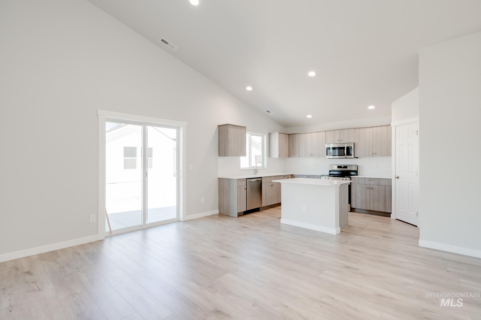 11128 Noble Dr Property Photo 3