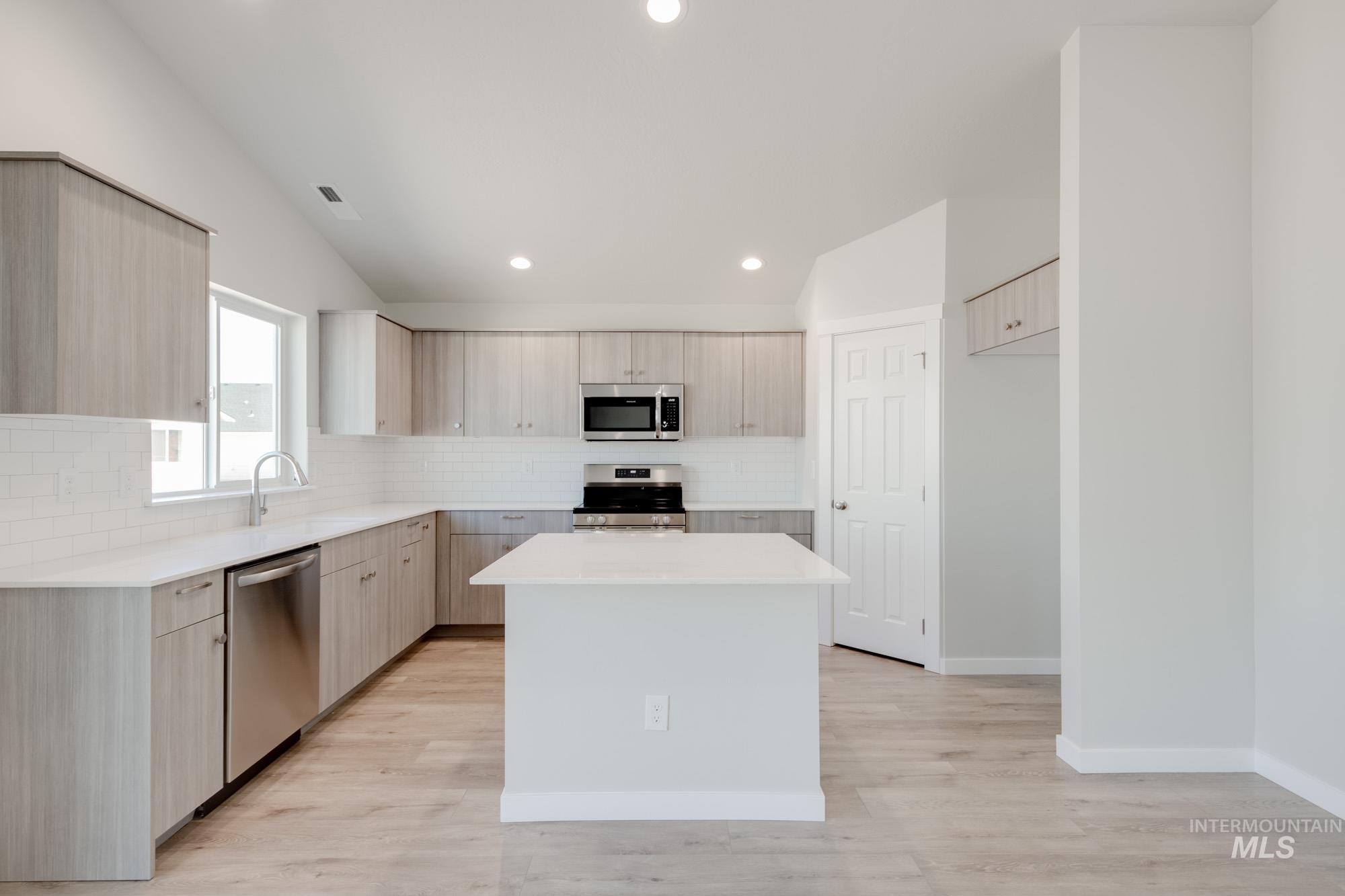 11128 Noble Dr Property Photo 4