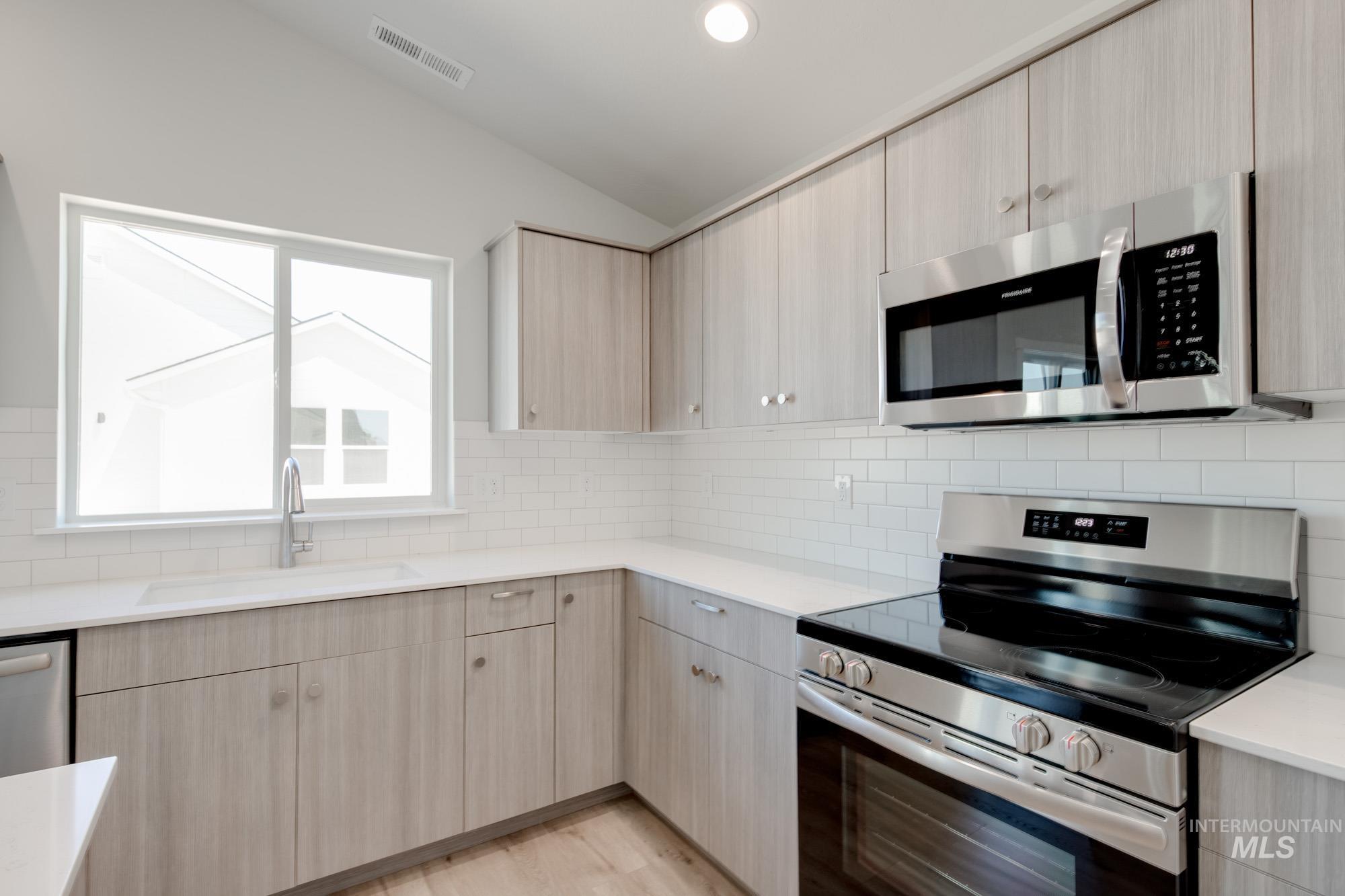 11128 Noble Dr Property Photo 6