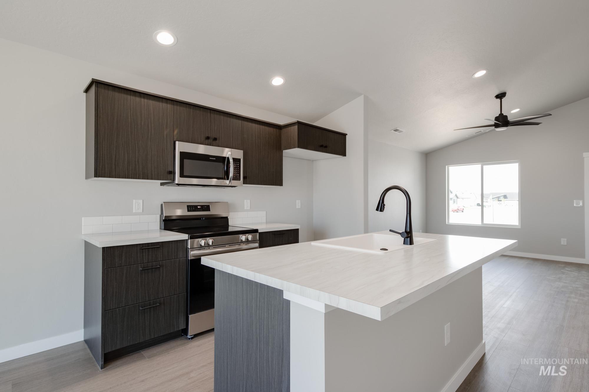 11081 Canvas St Property Photo 5