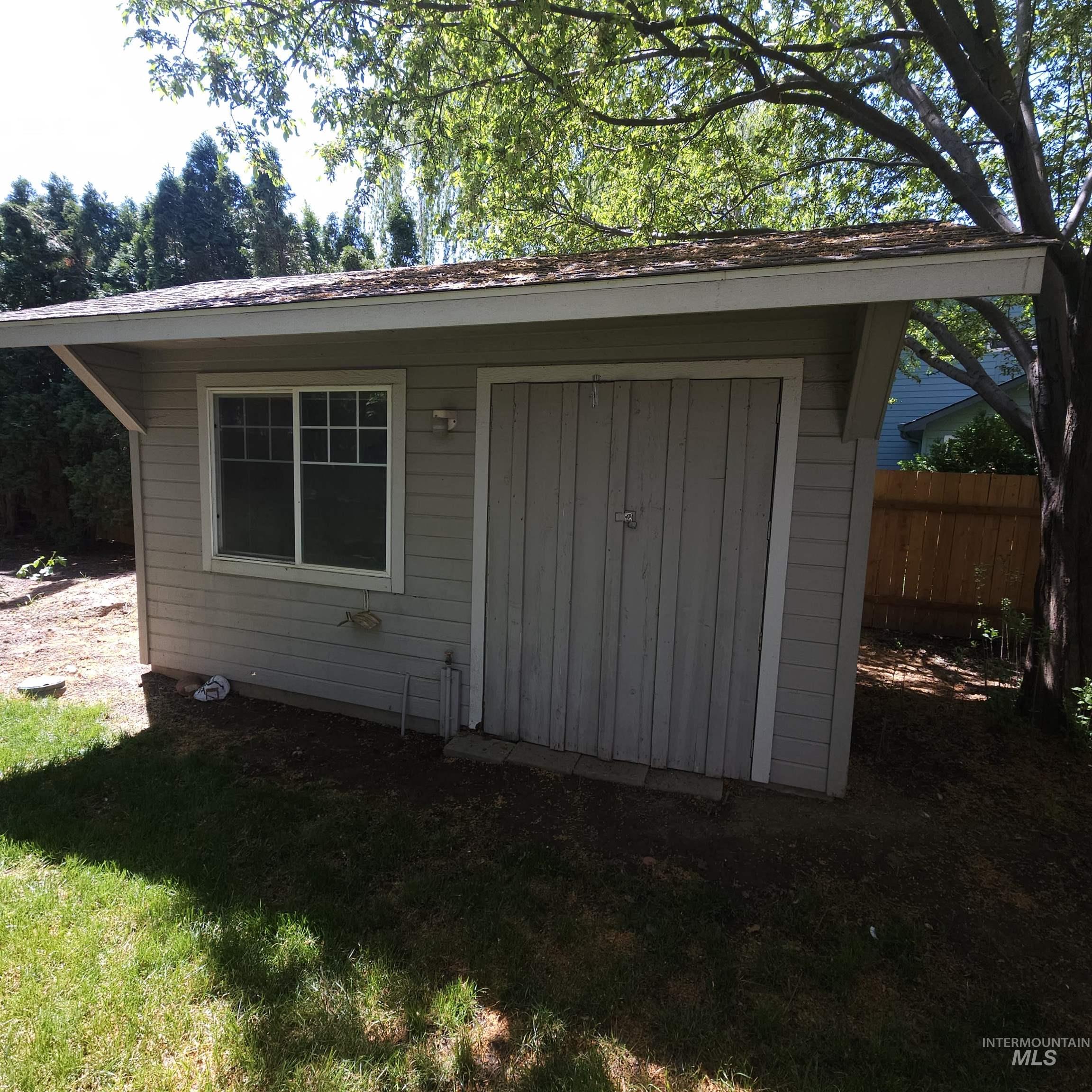 1963 E Summerplace Court Property Photo 21