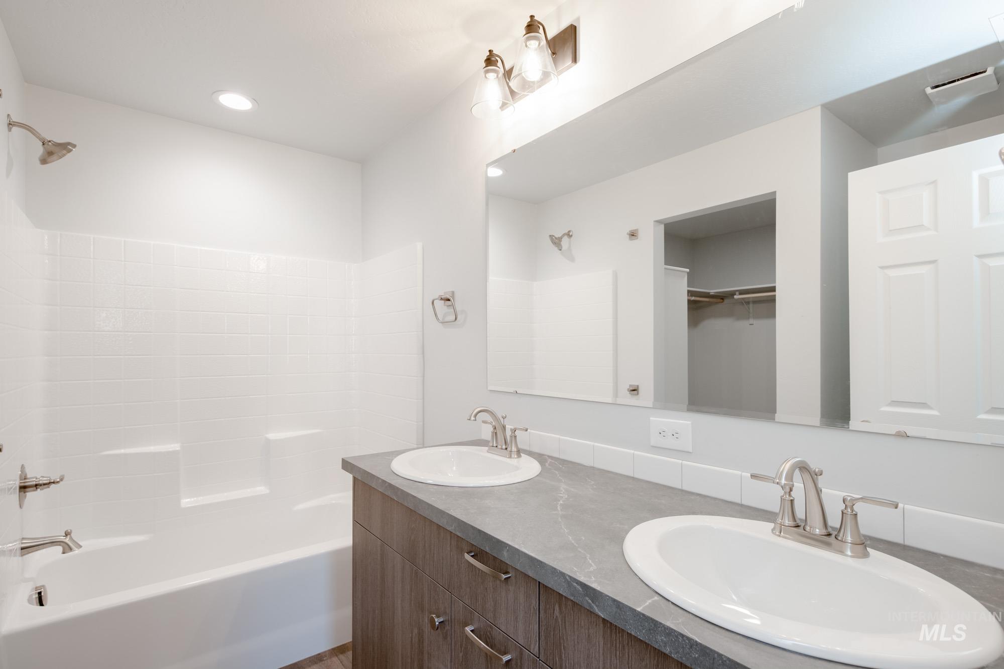 201 Idalou Way Property Photo 9