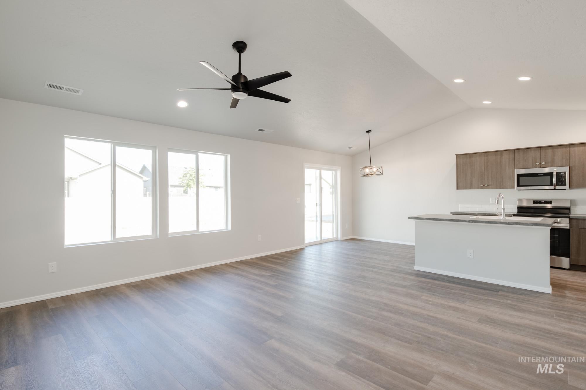201 Idalou Way Property Photo 11
