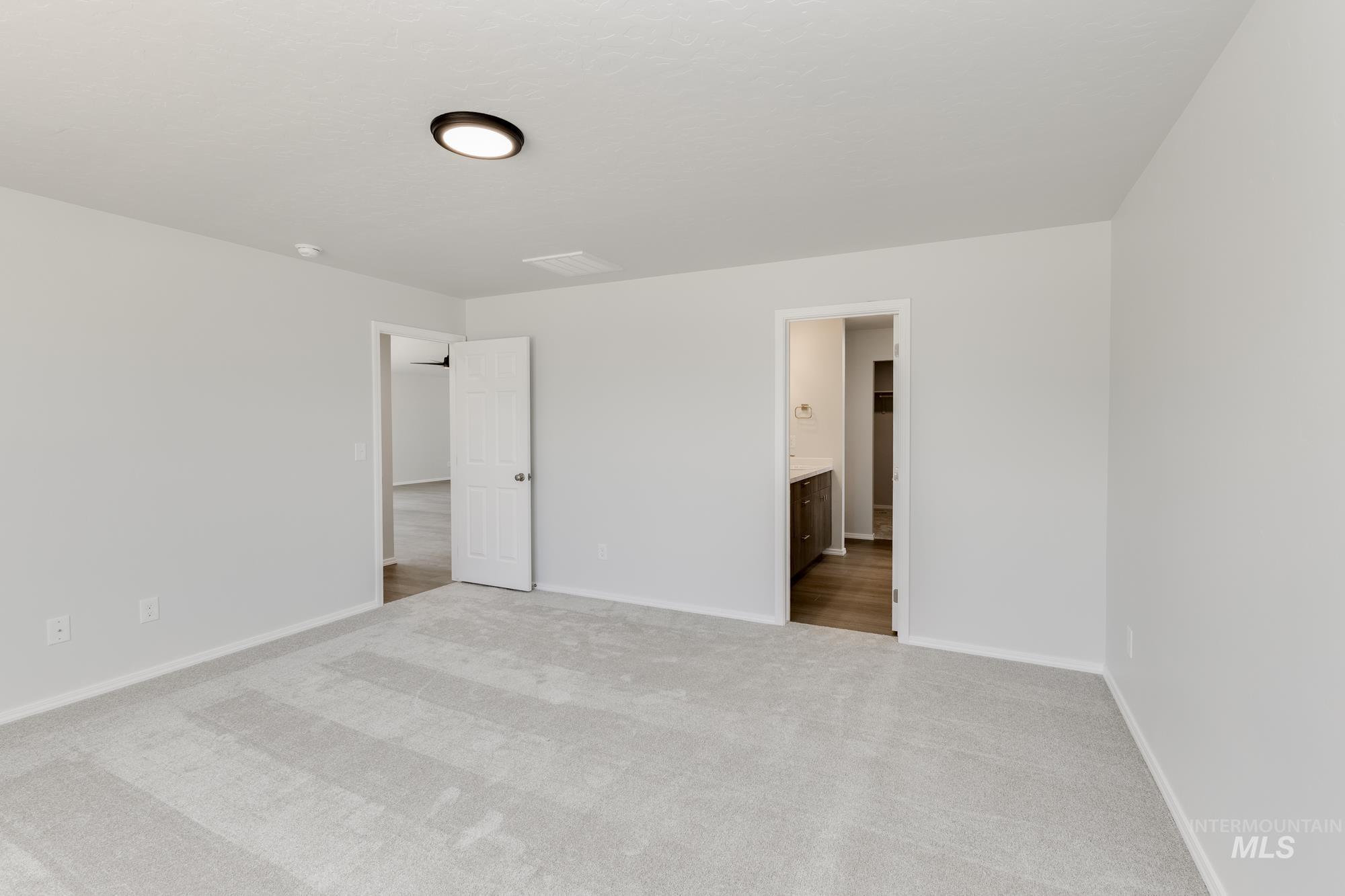 682 W Snowy Owl St Property Photo 17