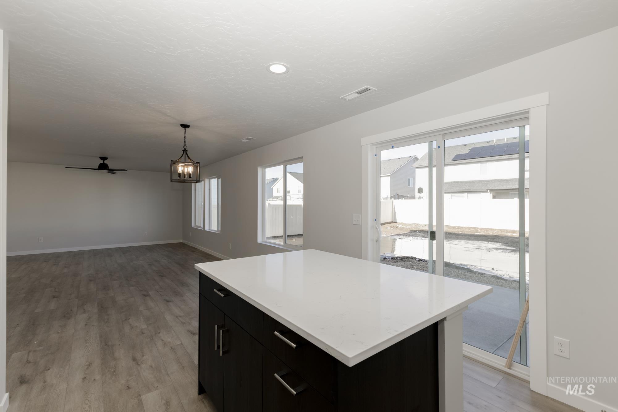 2365 W Opalite Dr Property Photo 6
