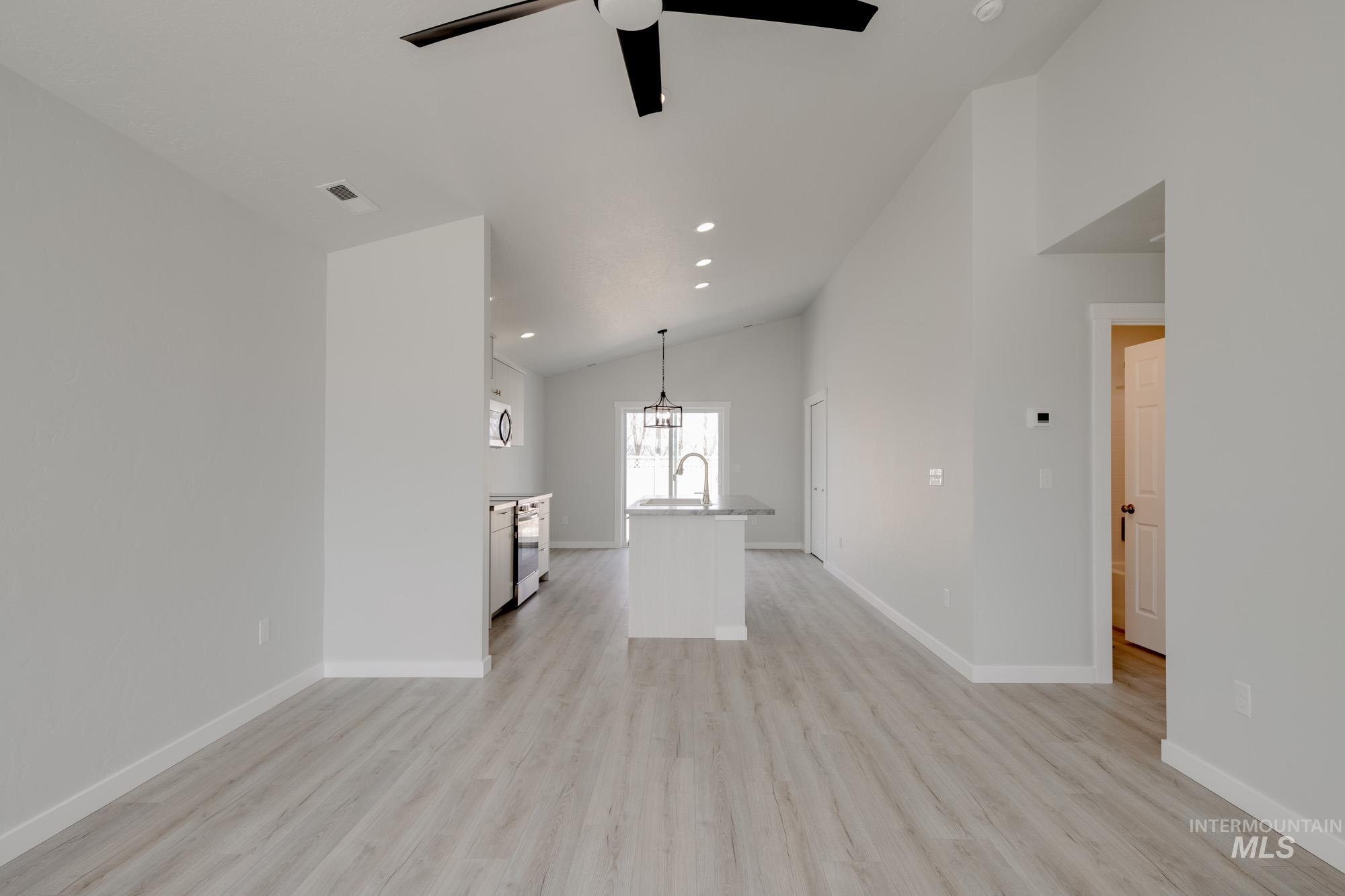 2914 E Mossy Creek Dr Property Photo 9