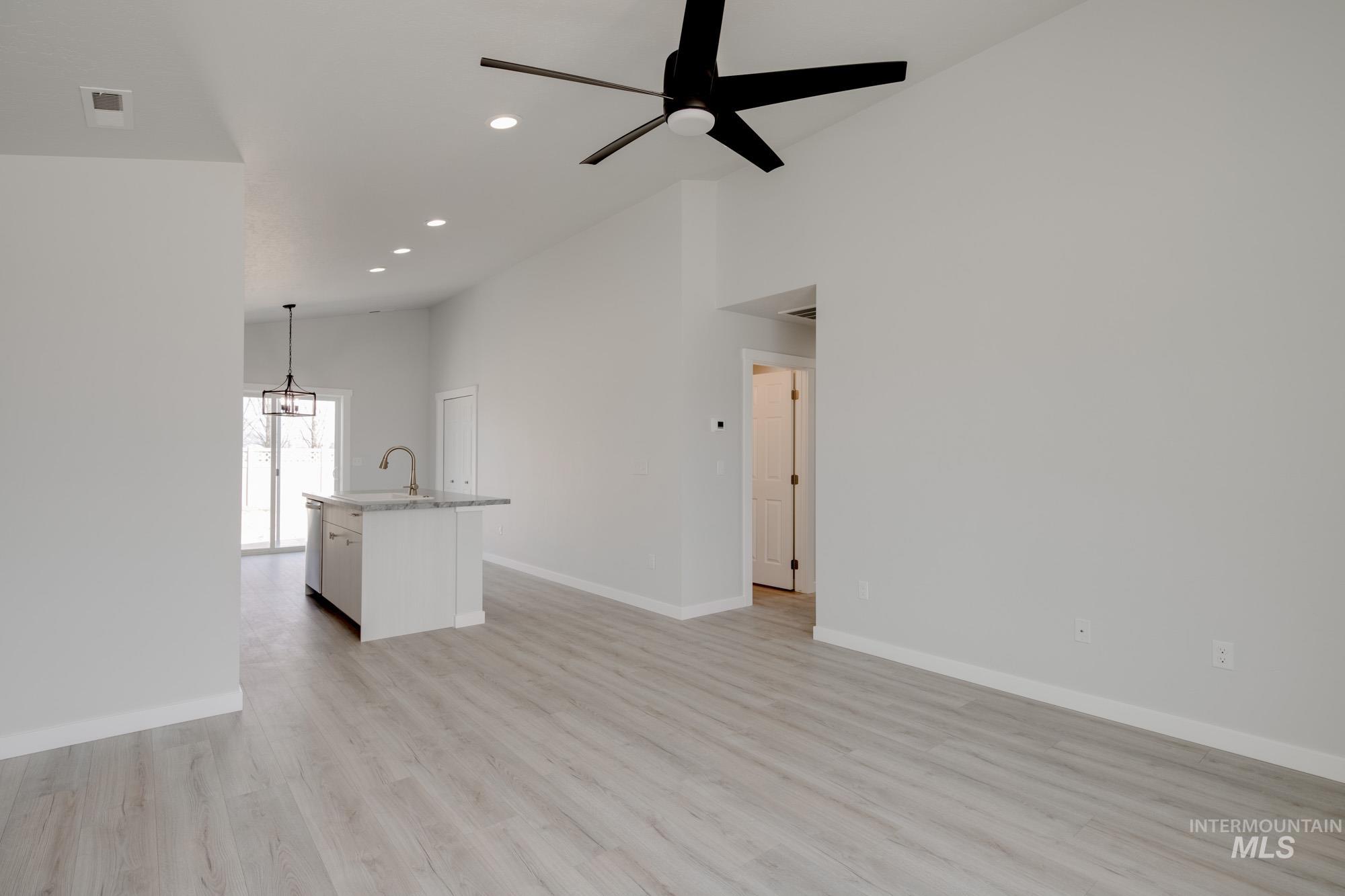 2914 E Mossy Creek Dr Property Photo 10