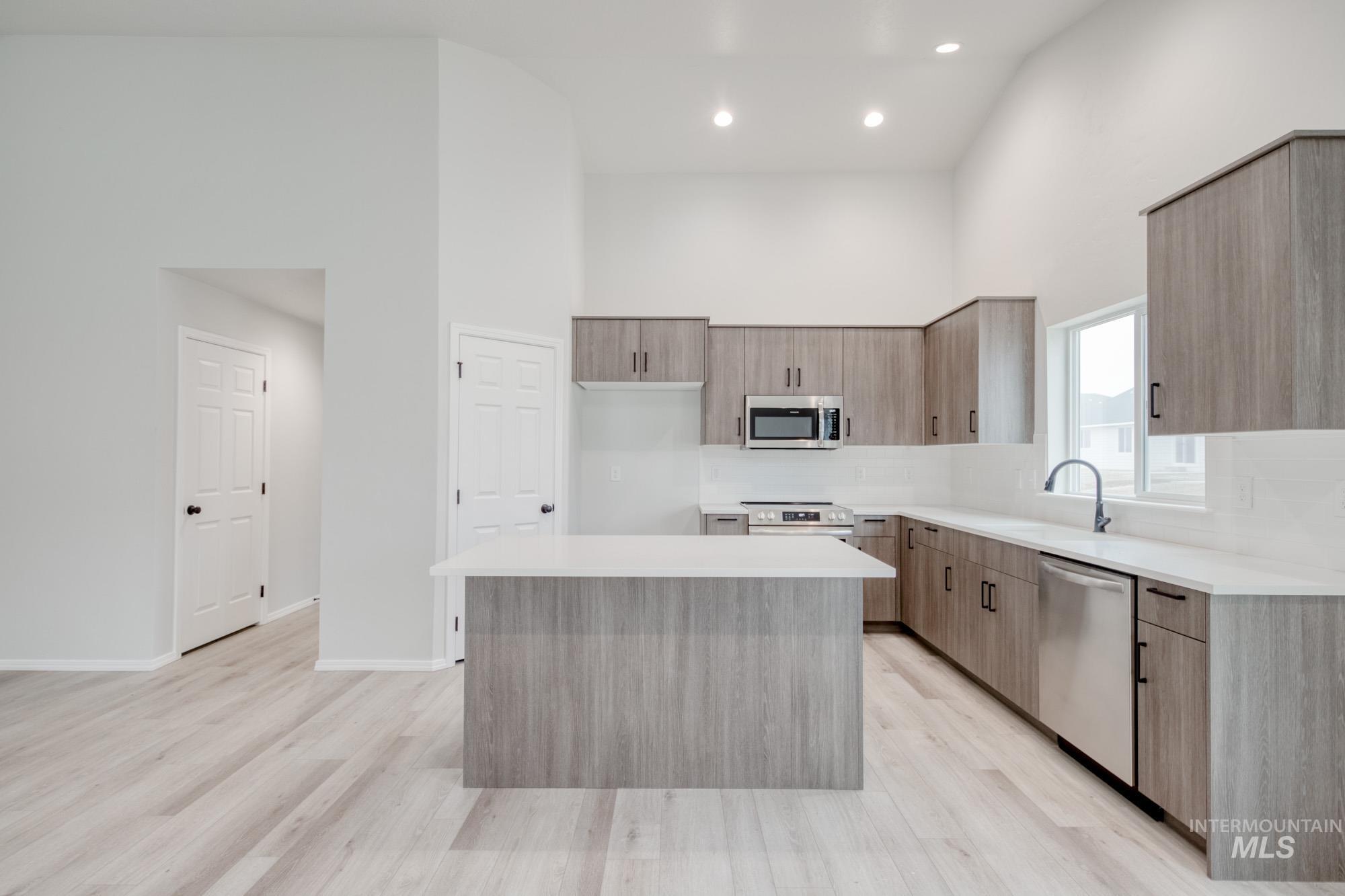 16807 Dunning Way Property Photo 4