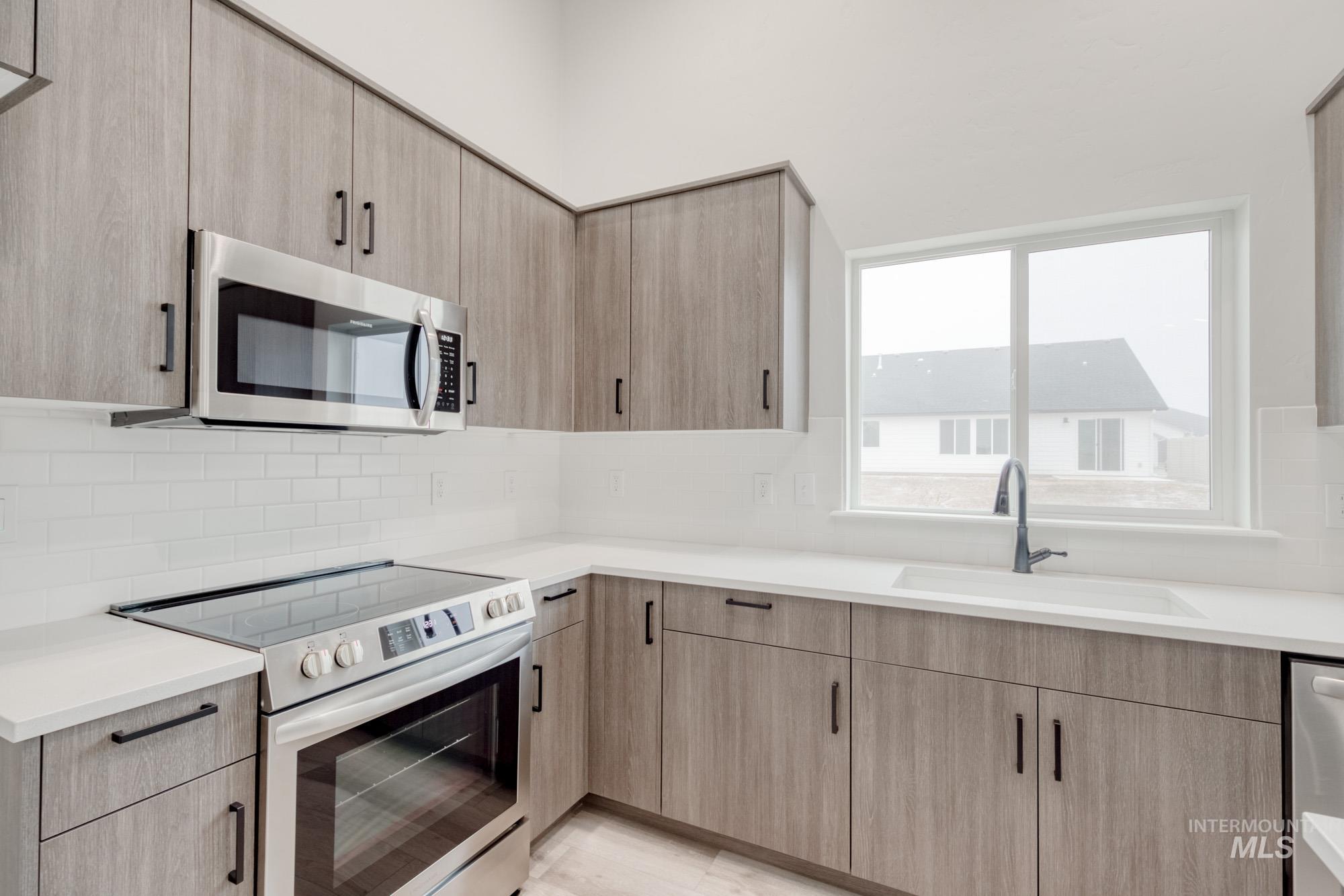16807 Dunning Way Property Photo 8