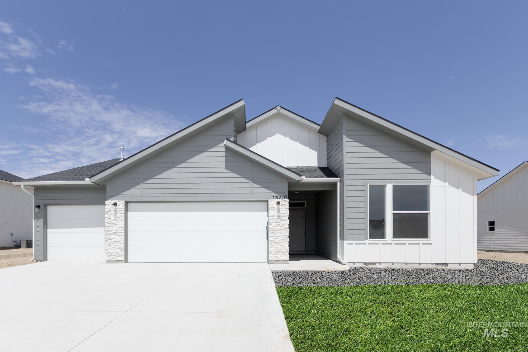 13710 Oliver Street Property Photo 1