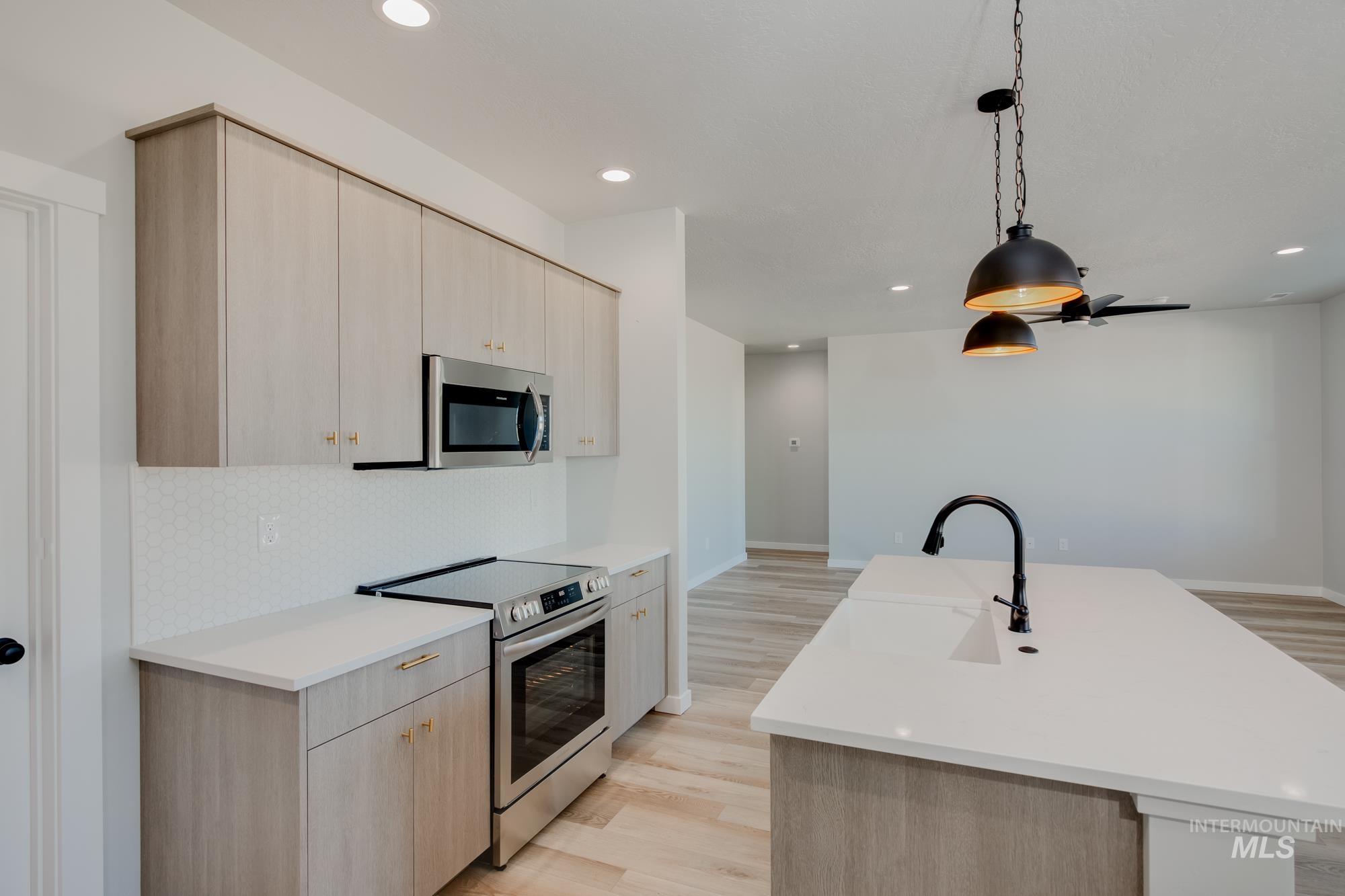 13710 Oliver Street Property Photo 6