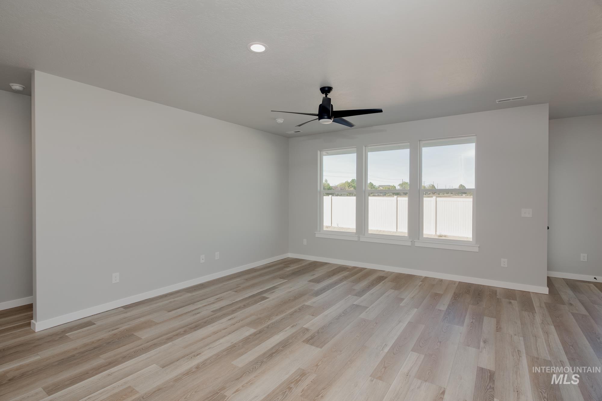 13710 Oliver Street Property Photo 12