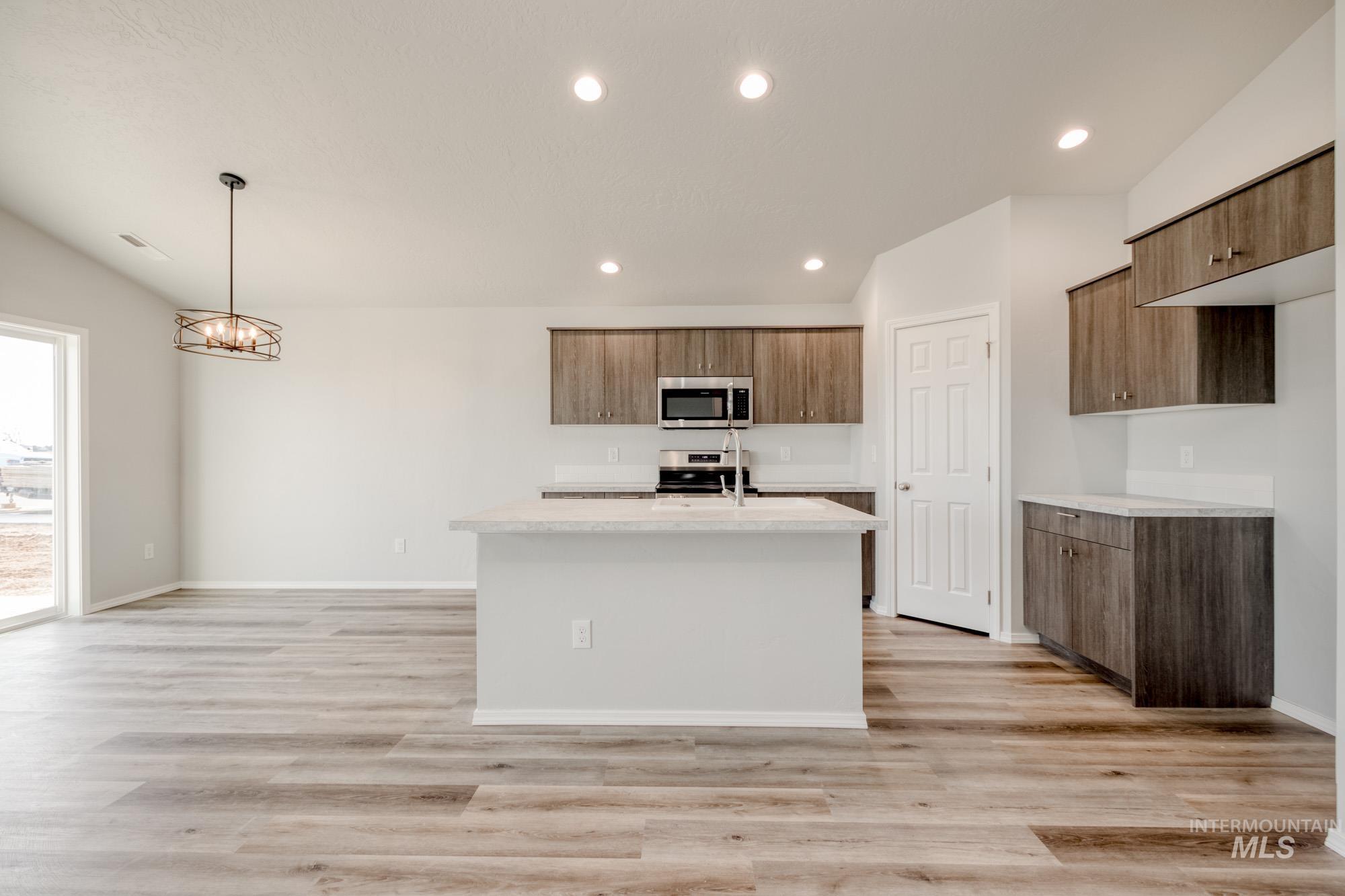 1086 Jimson Avenue Property Photo 3