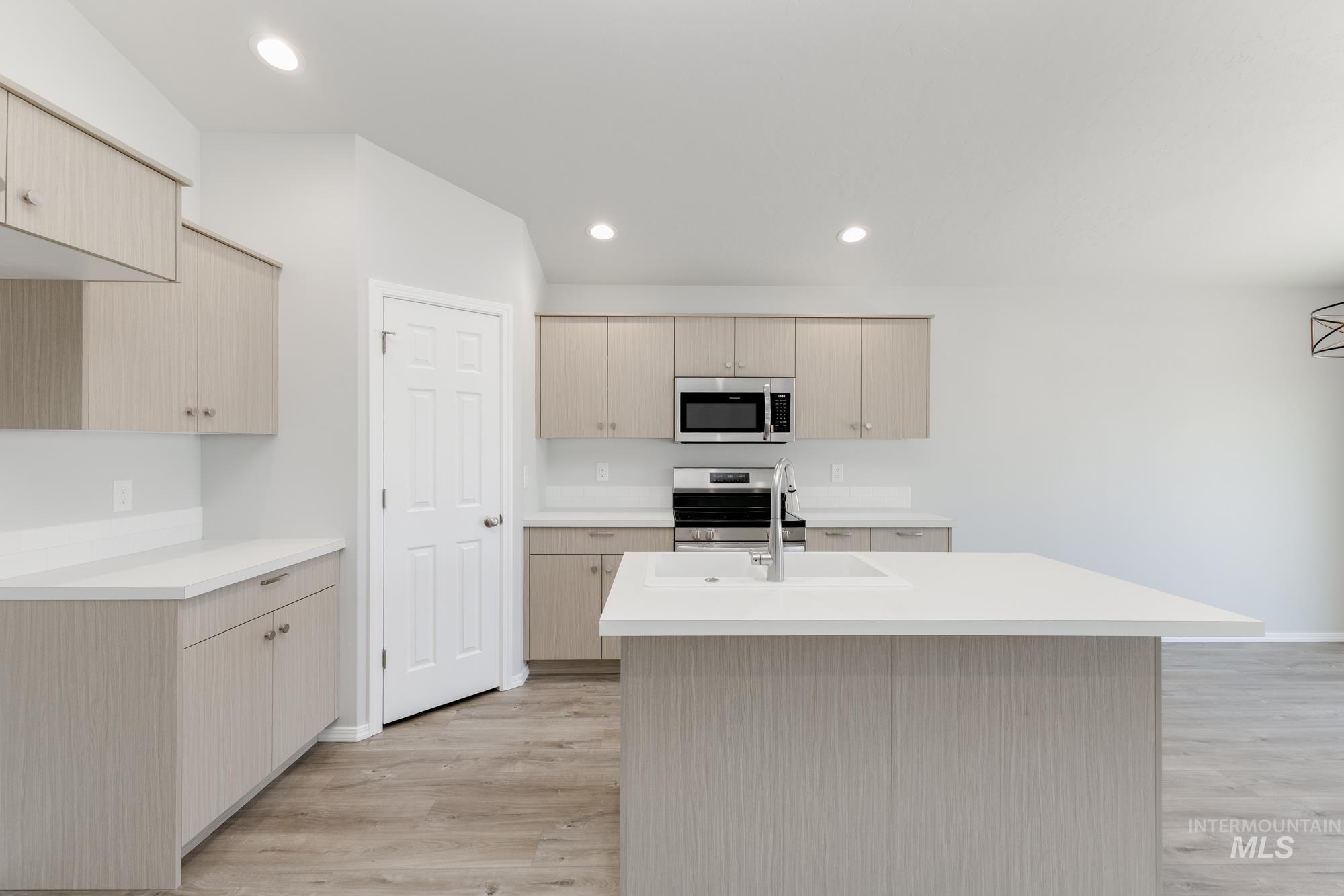 1086 Jimson Avenue Property Photo 3