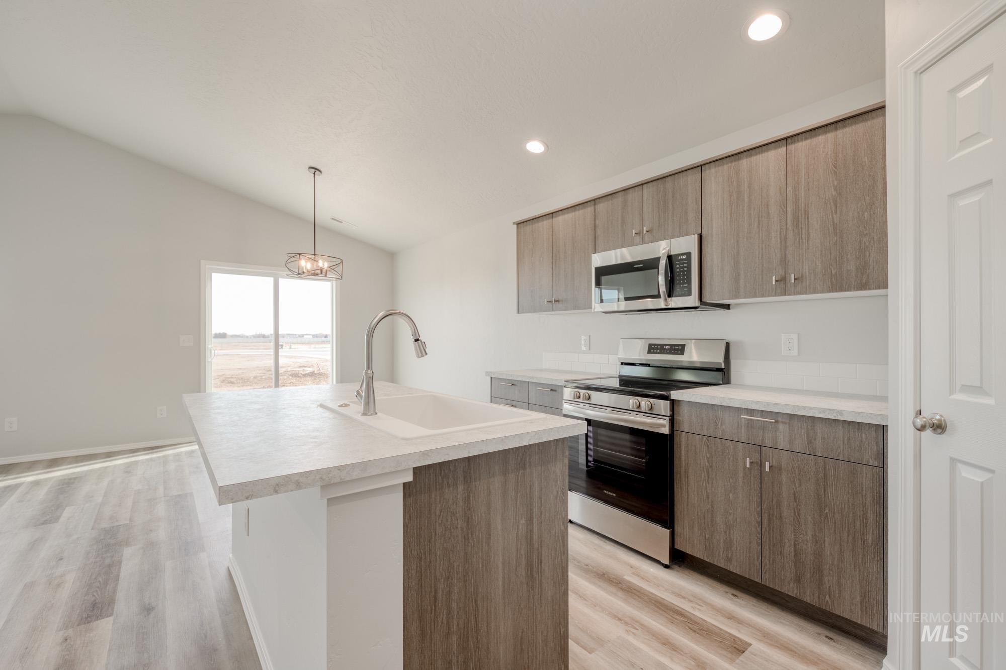 1086 Jimson Avenue Property Photo 4