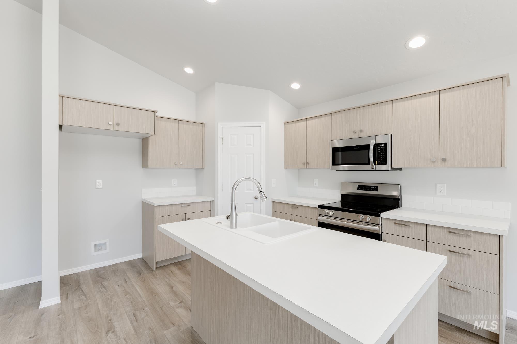 1086 Jimson Avenue Property Photo 4