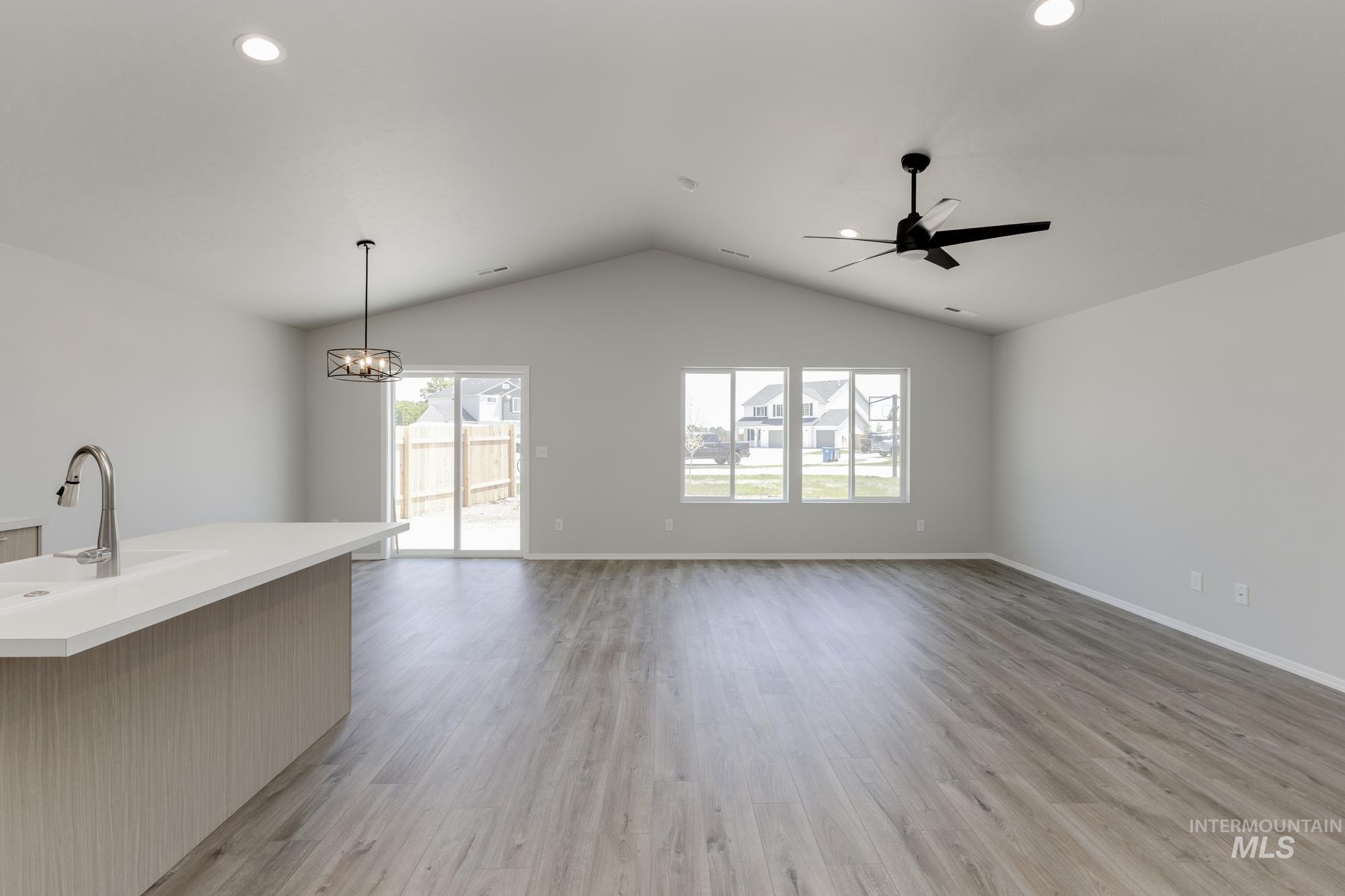 1086 Jimson Avenue Property Photo 6