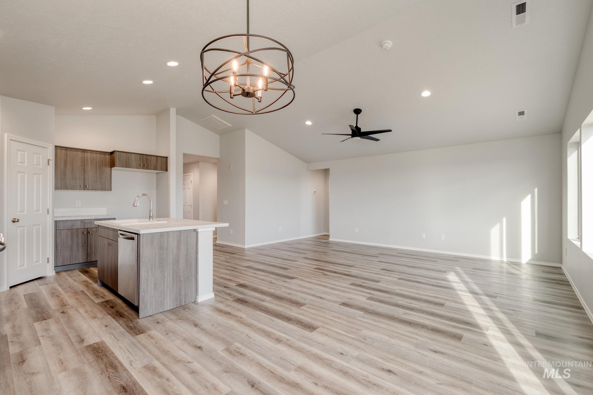 1086 Jimson Avenue Property Photo 8