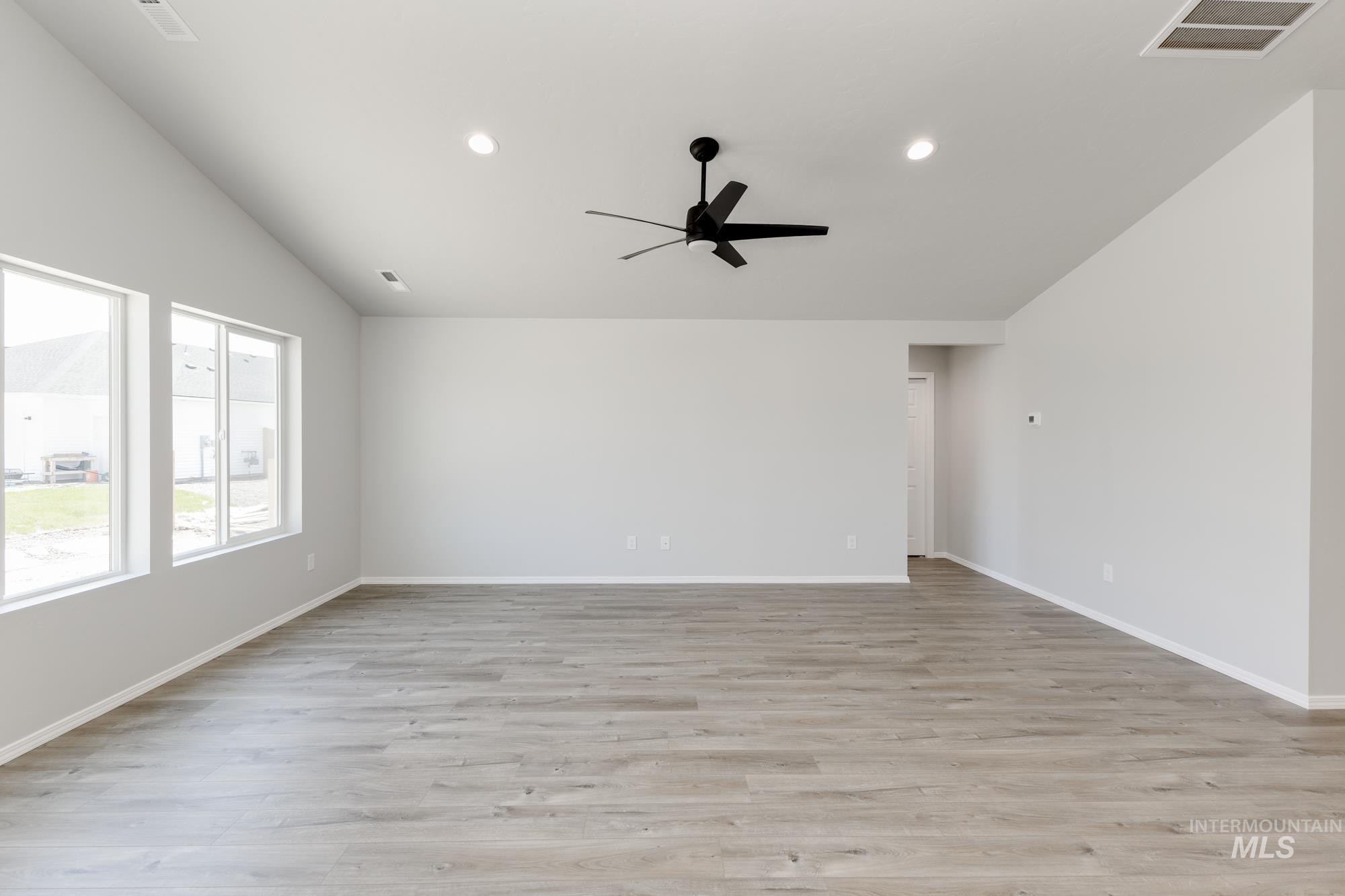 1086 Jimson Avenue Property Photo 8