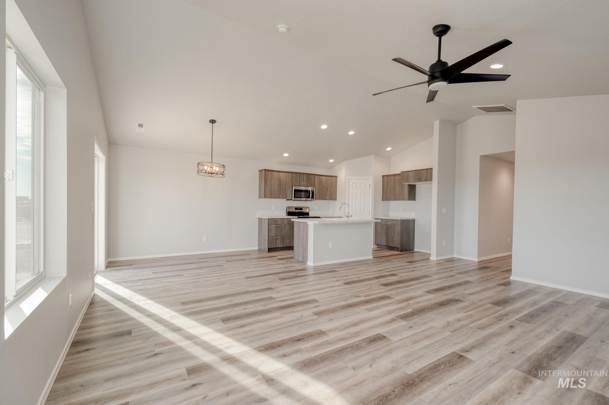 1086 Jimson Avenue Property Photo 10