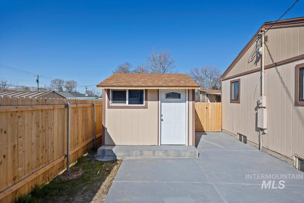 621 Morningside Dr Property Photo 3
