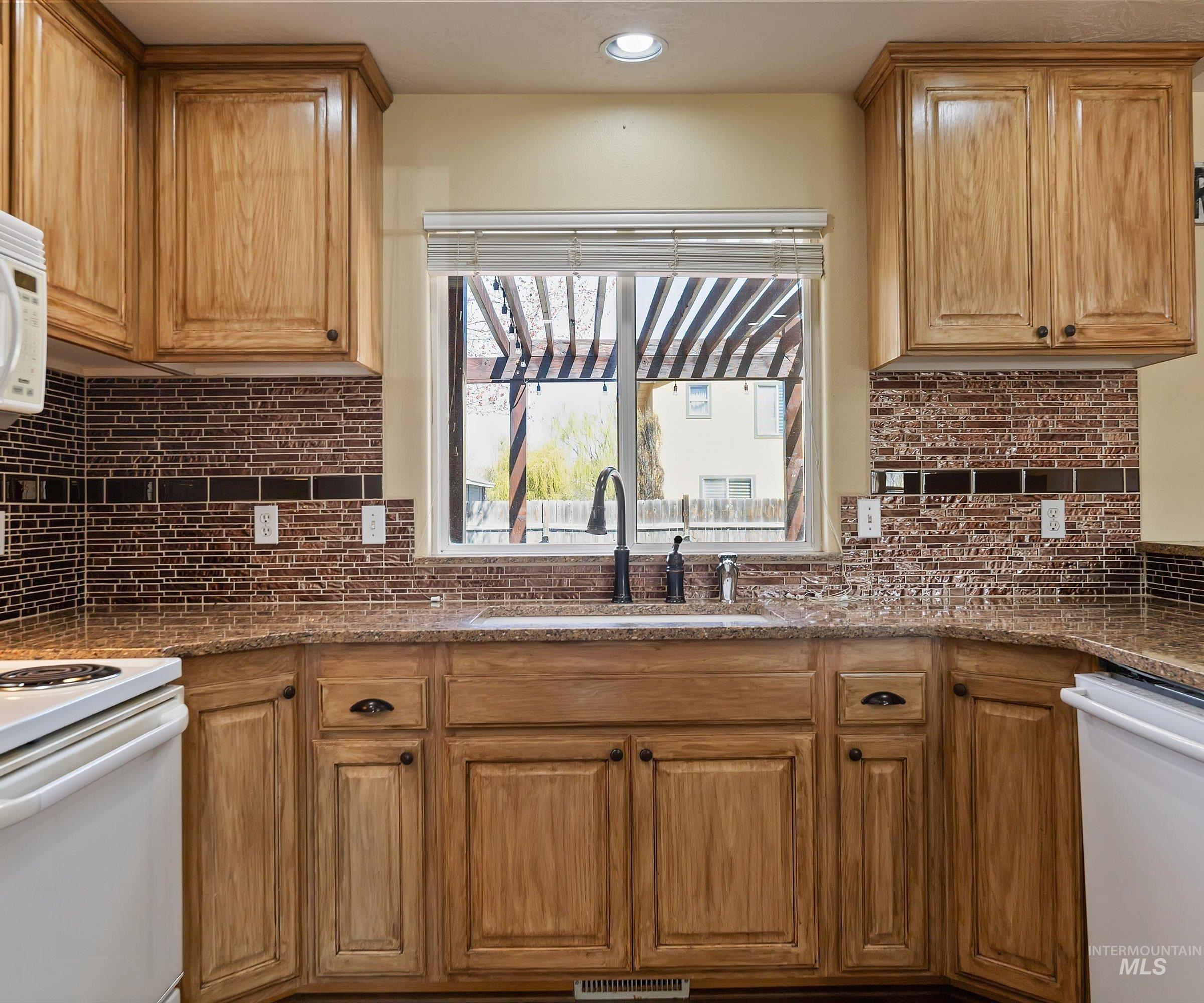7296 E Canterbury Ln Property Photo 18
