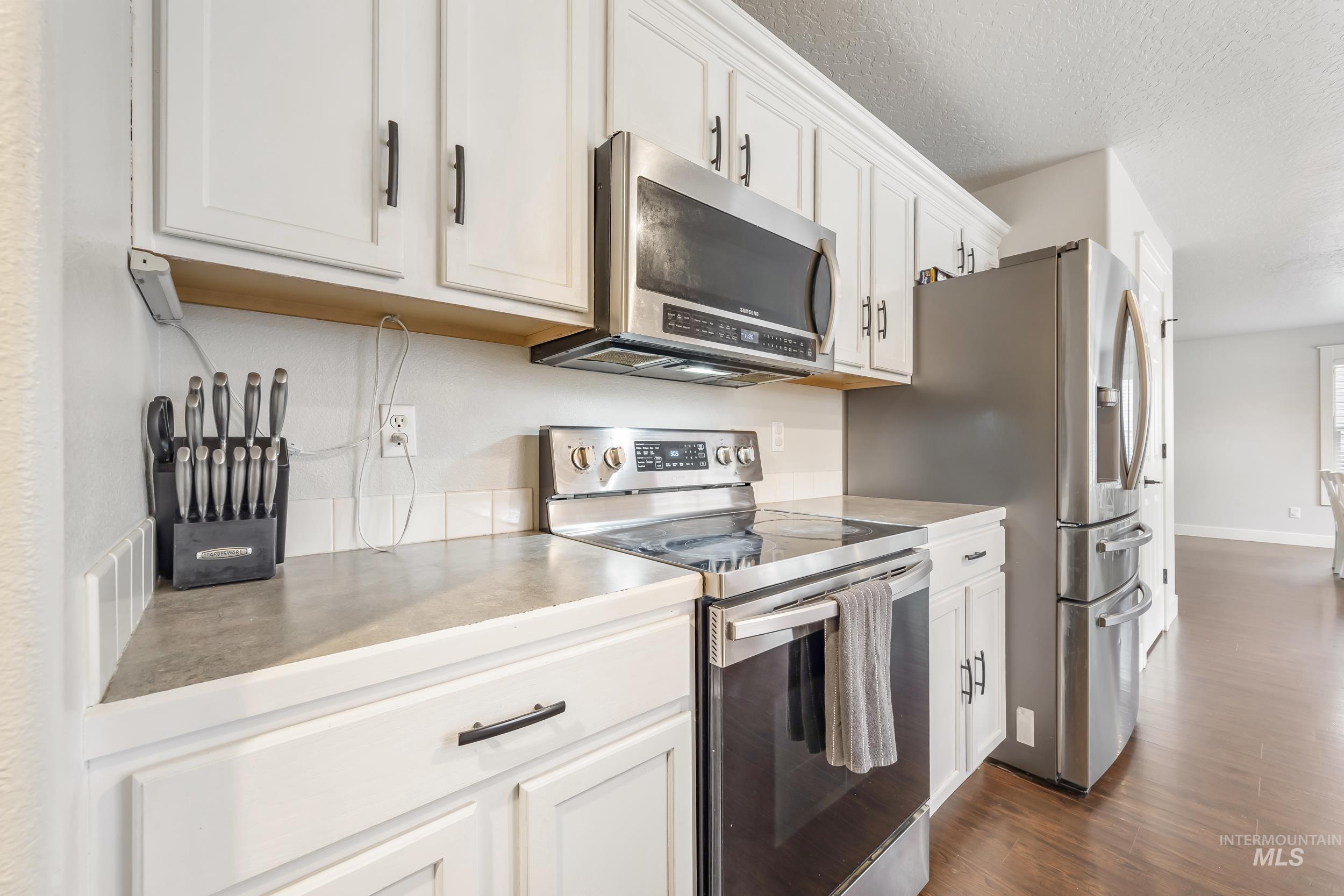 3332 S Malad Drive Property Photo 15