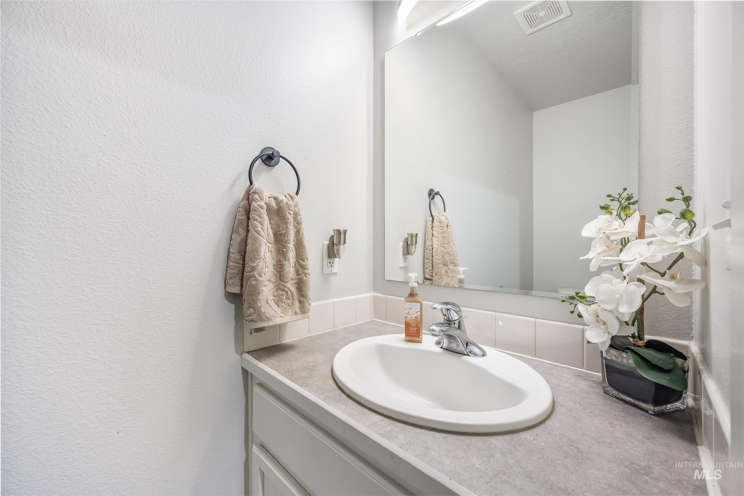 3332 S Malad Drive Property Photo 17