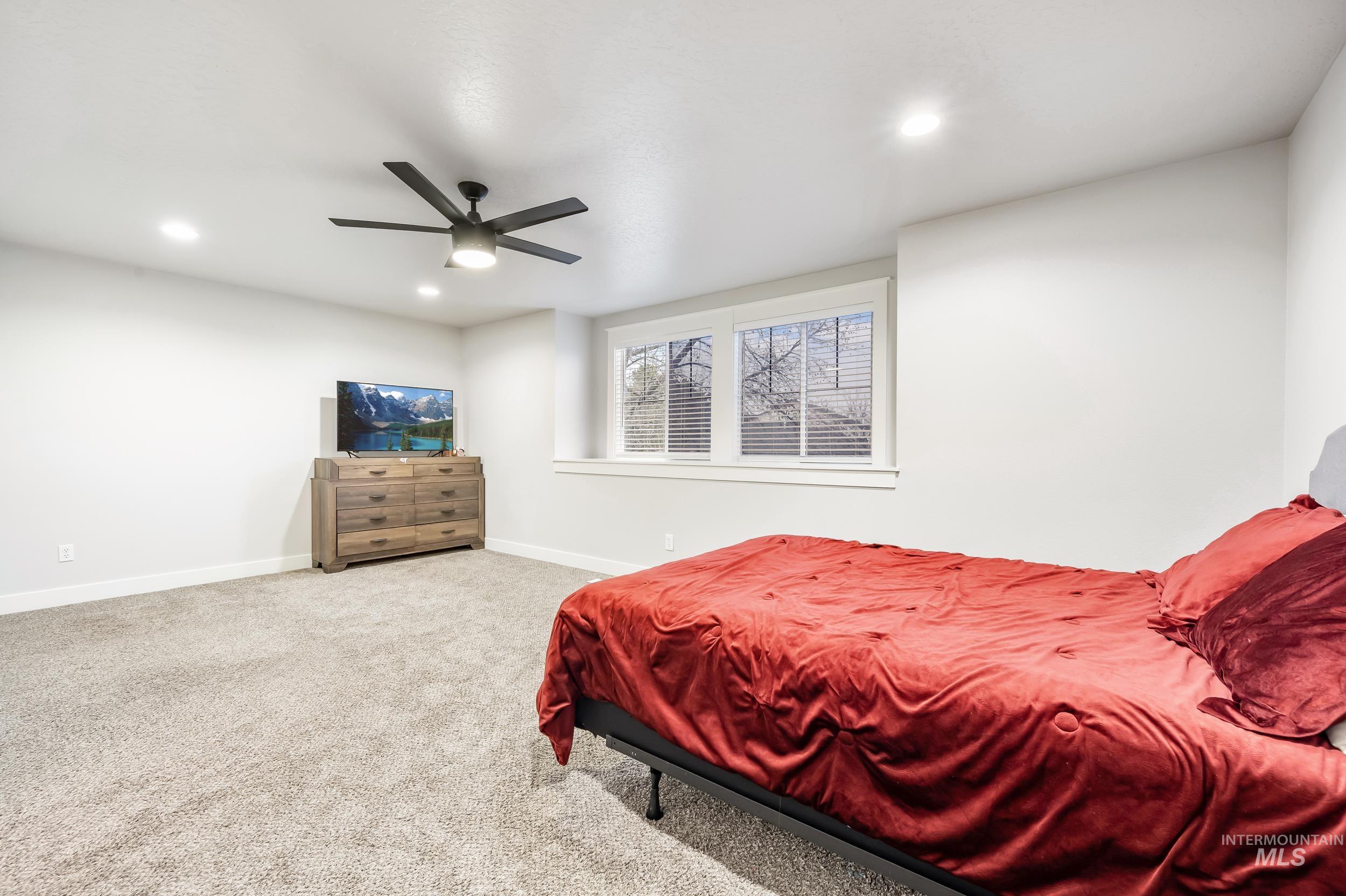 3332 S Malad Drive Property Photo 23