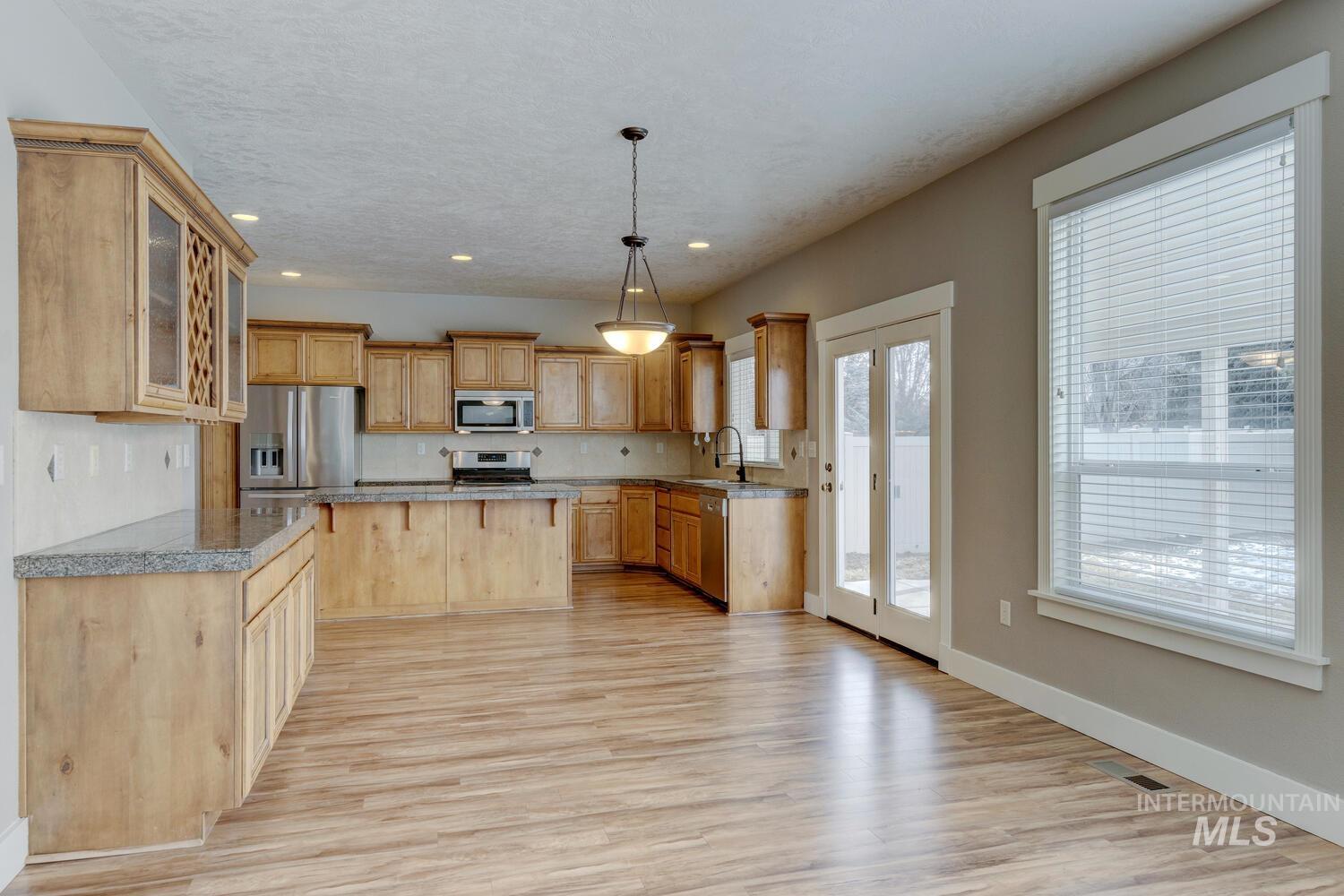 2621 E Mercutio Dr Property Photo 6