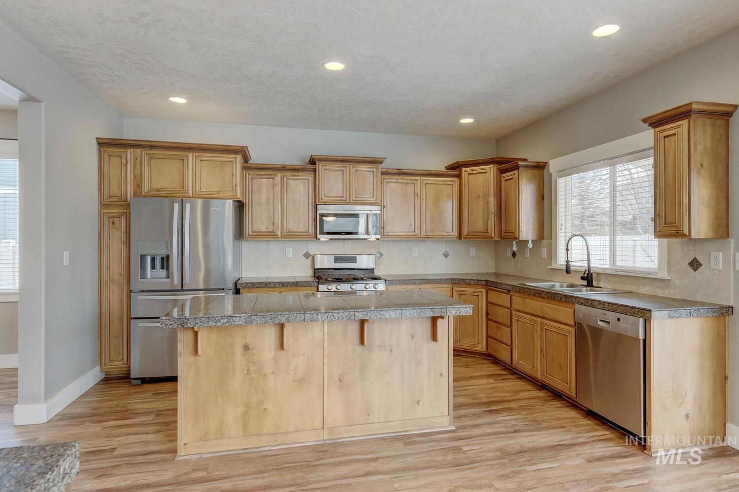 2621 E Mercutio Dr Property Photo 8