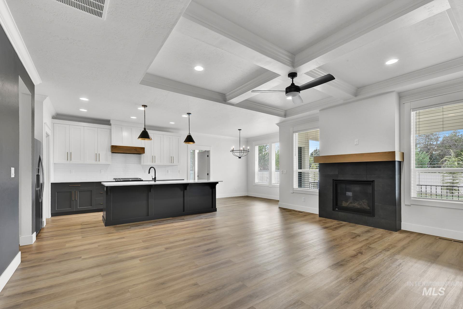 1440 E Azan St Property Photo 6
