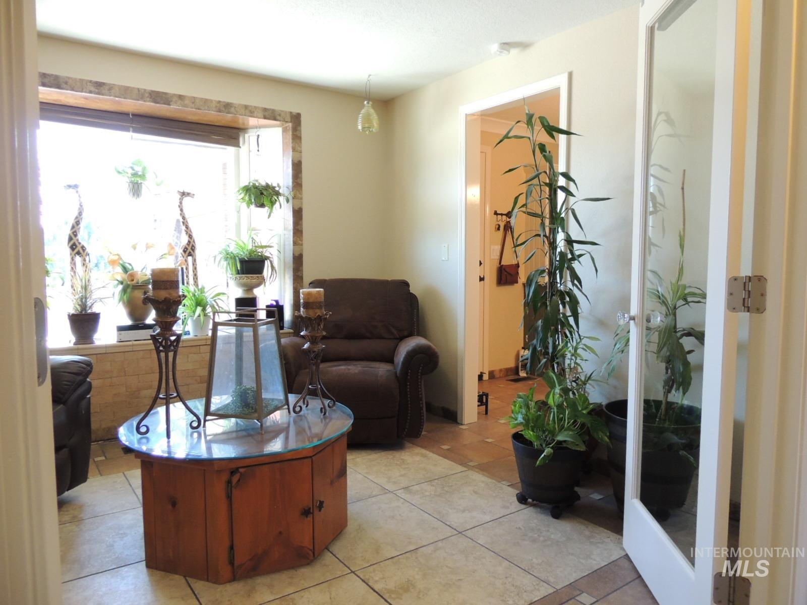 2043 S Ranchero Way Property Photo 4
