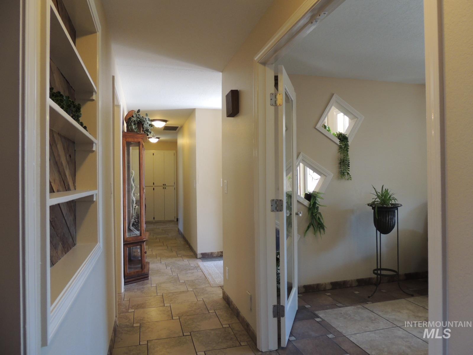 2043 S Ranchero Way Property Photo 16