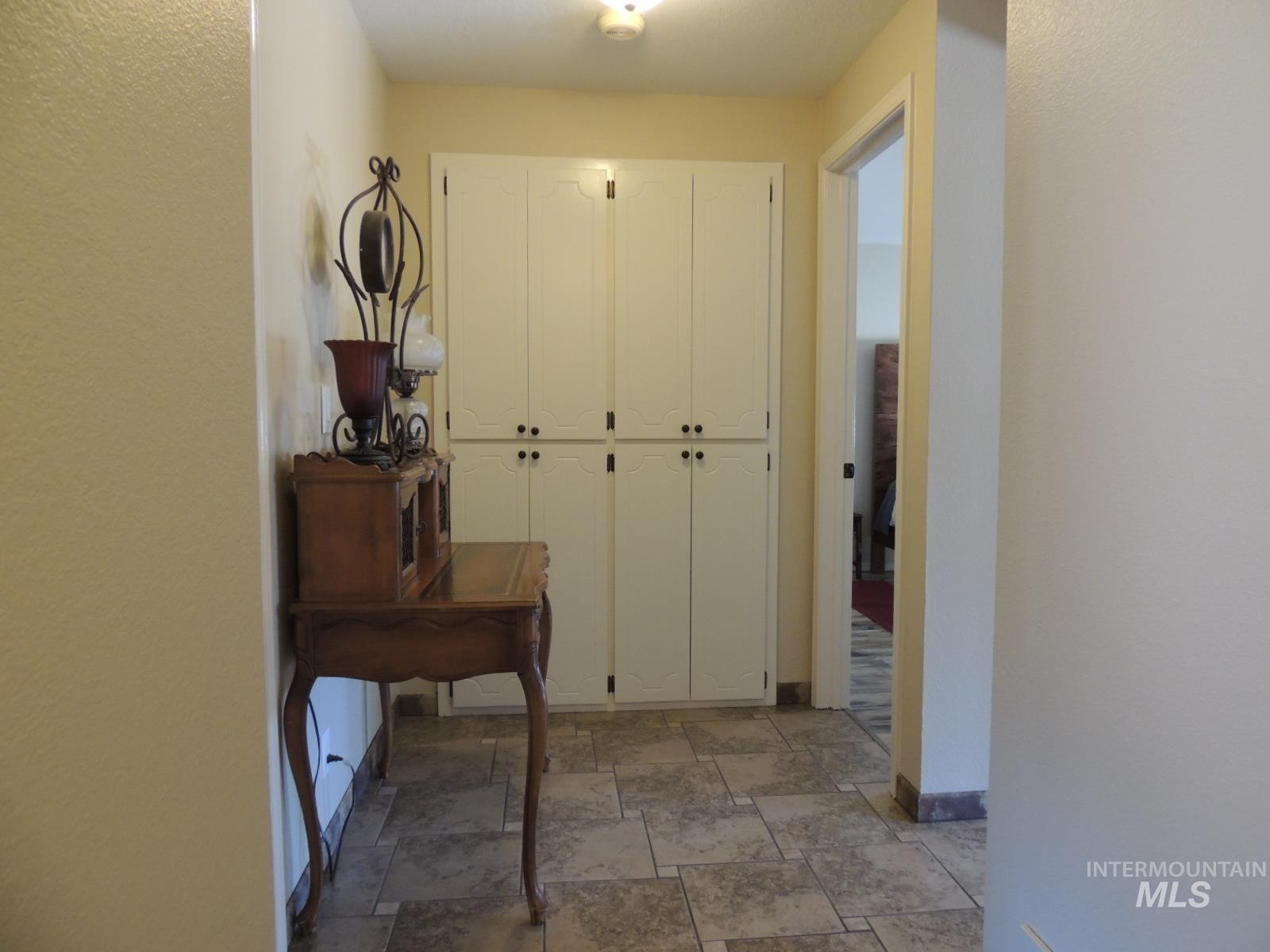 2043 S Ranchero Way Property Photo 20