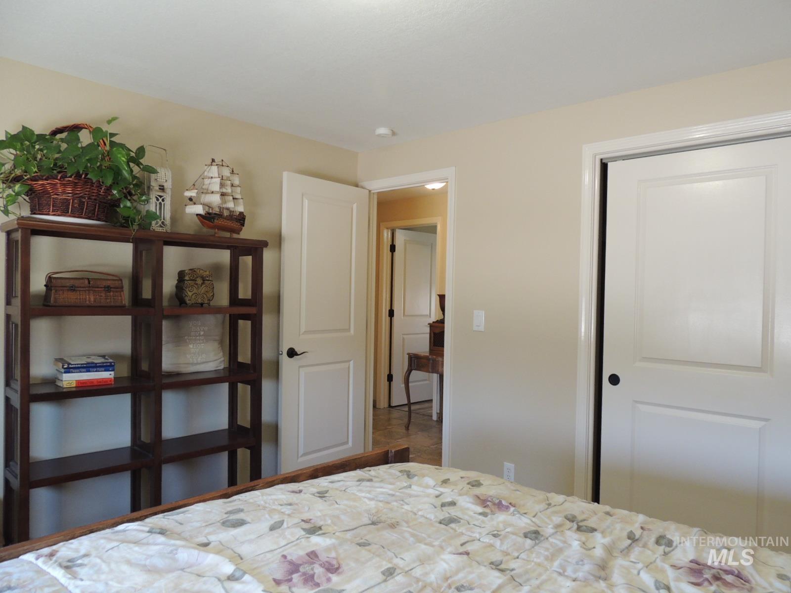 2043 S Ranchero Way Property Photo 28