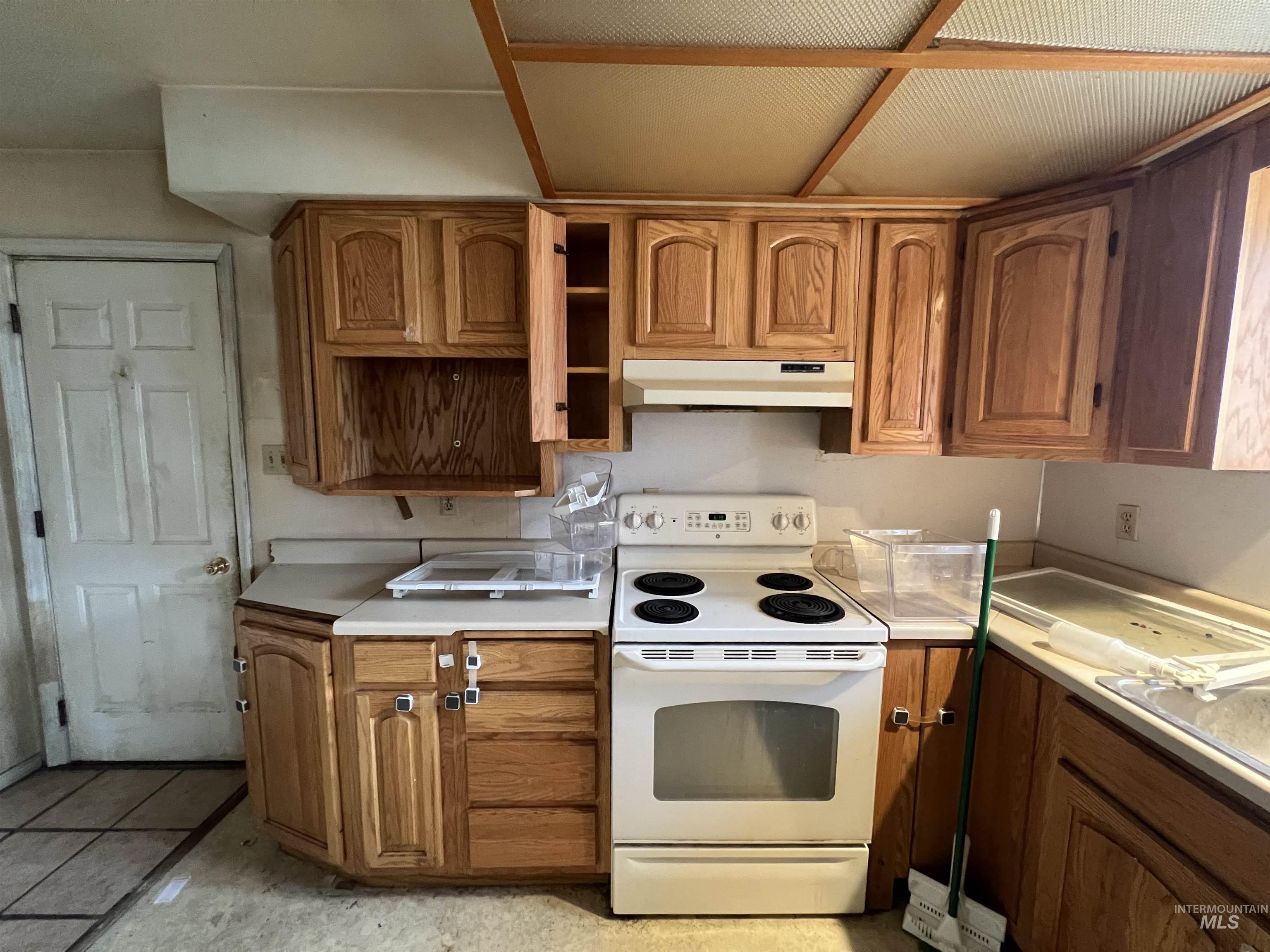 50 Hammon Dr. Property Photo 4