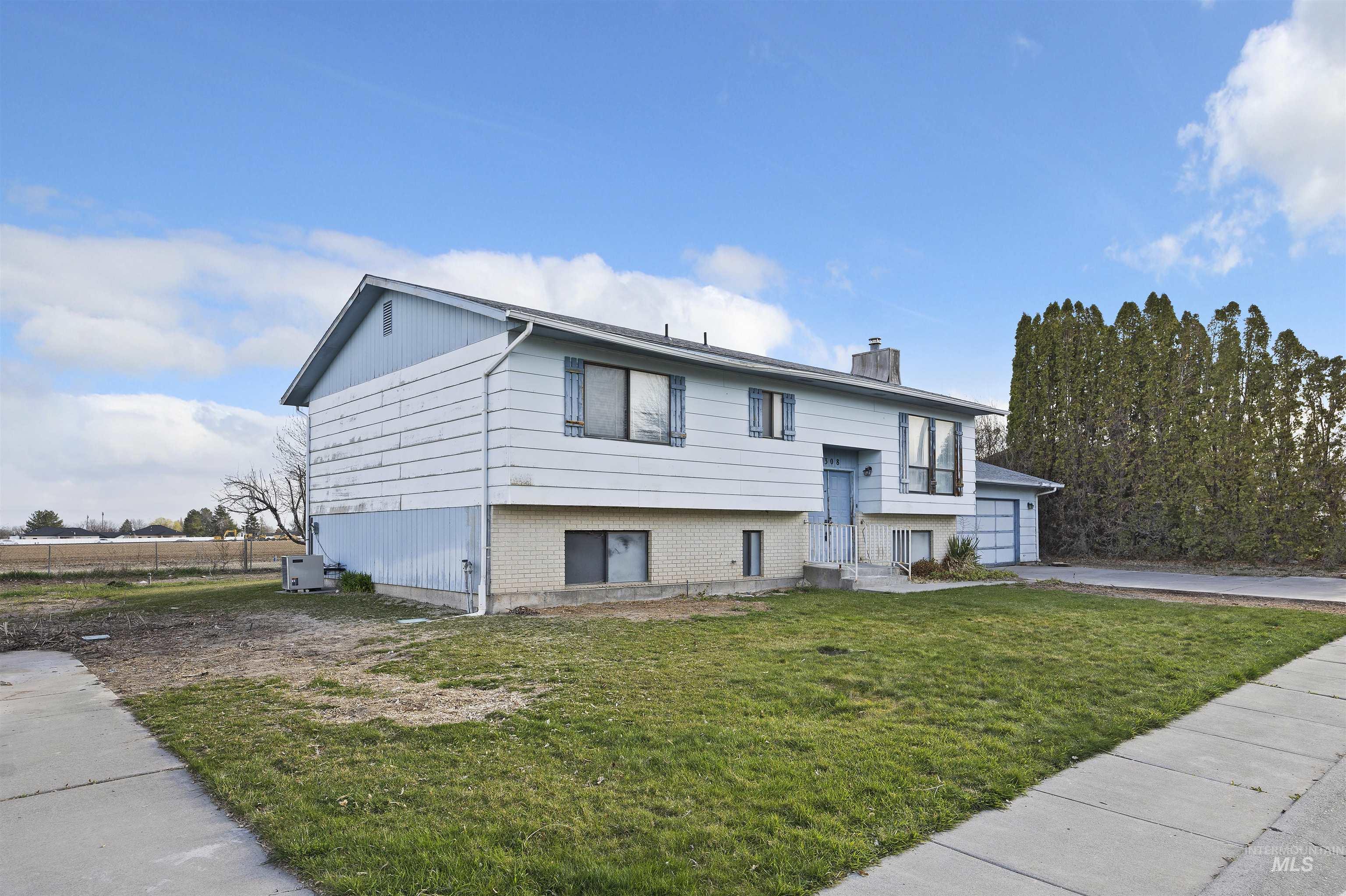308 Gem Dr. Property Photo 2