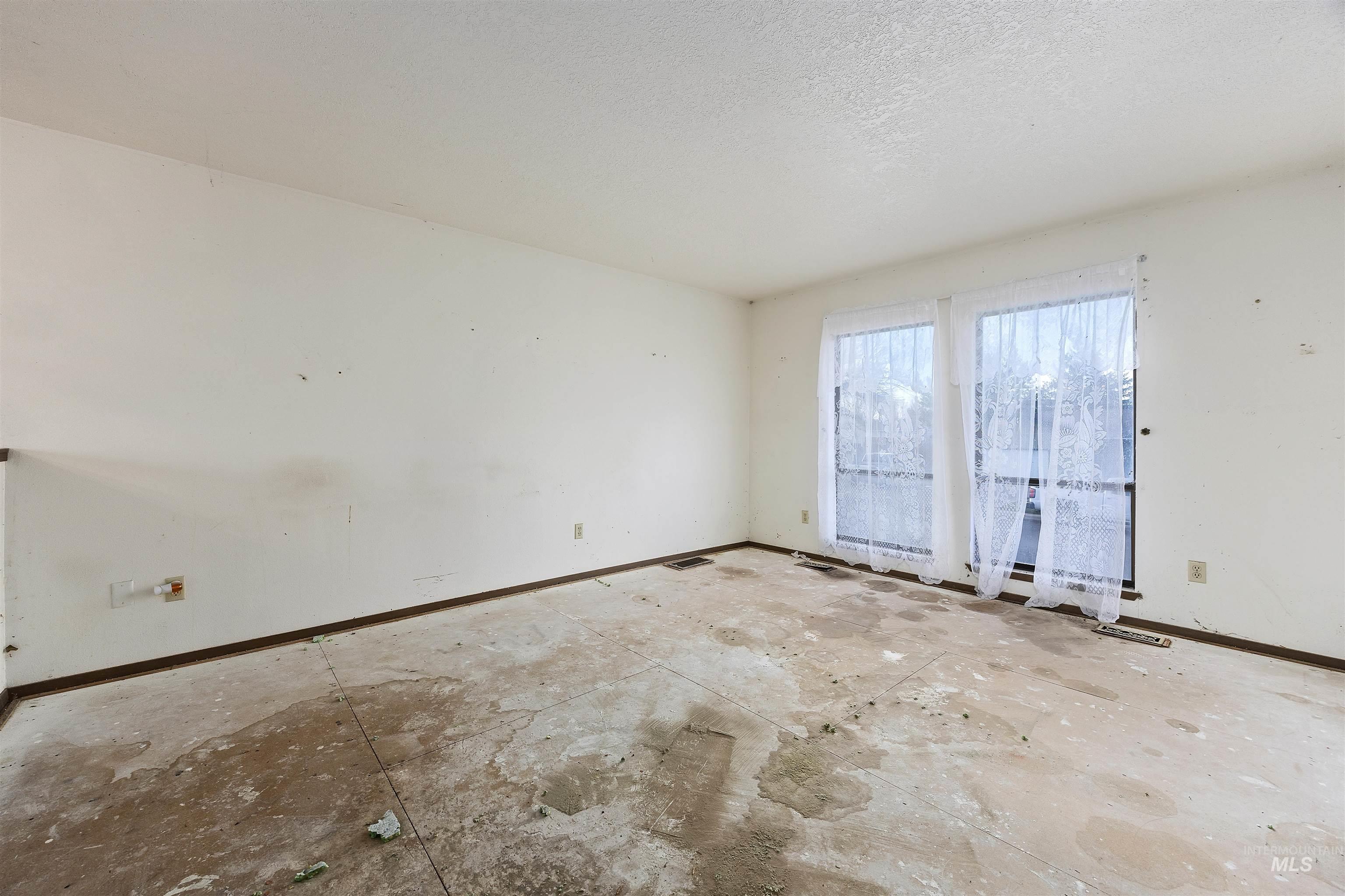 308 Gem Dr. Property Photo 4