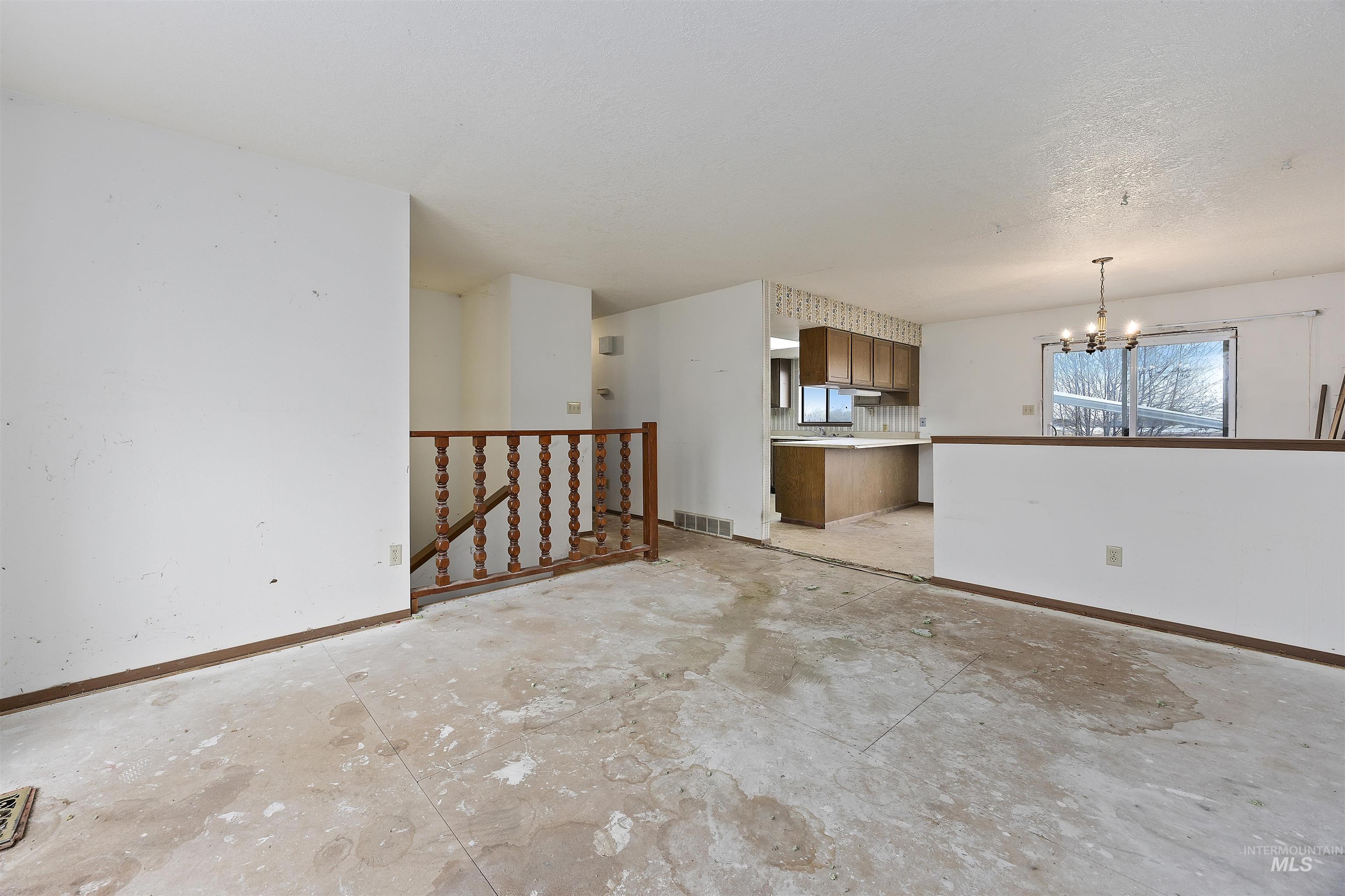 308 Gem Dr. Property Photo 5