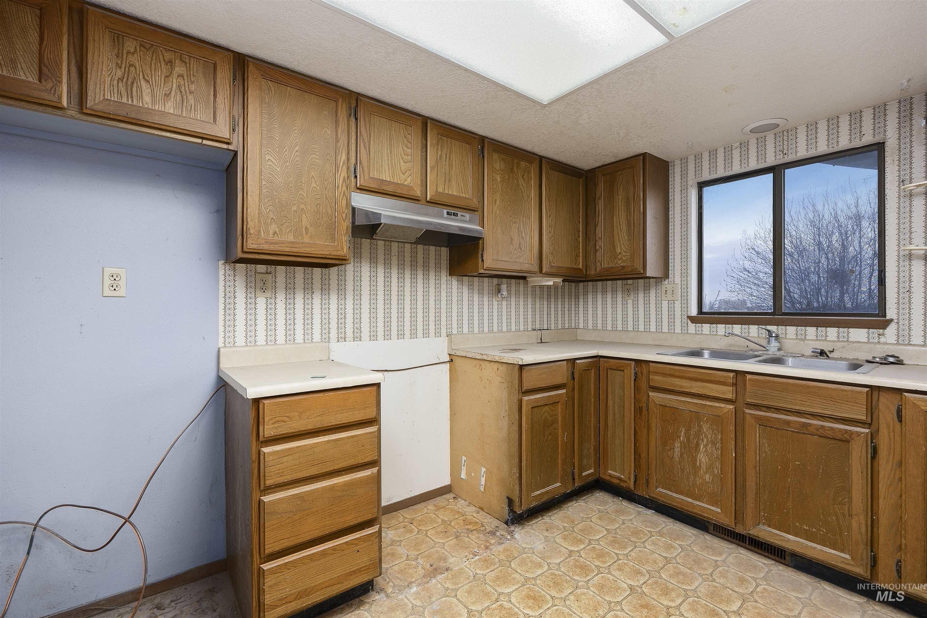 308 Gem Dr. Property Photo 9