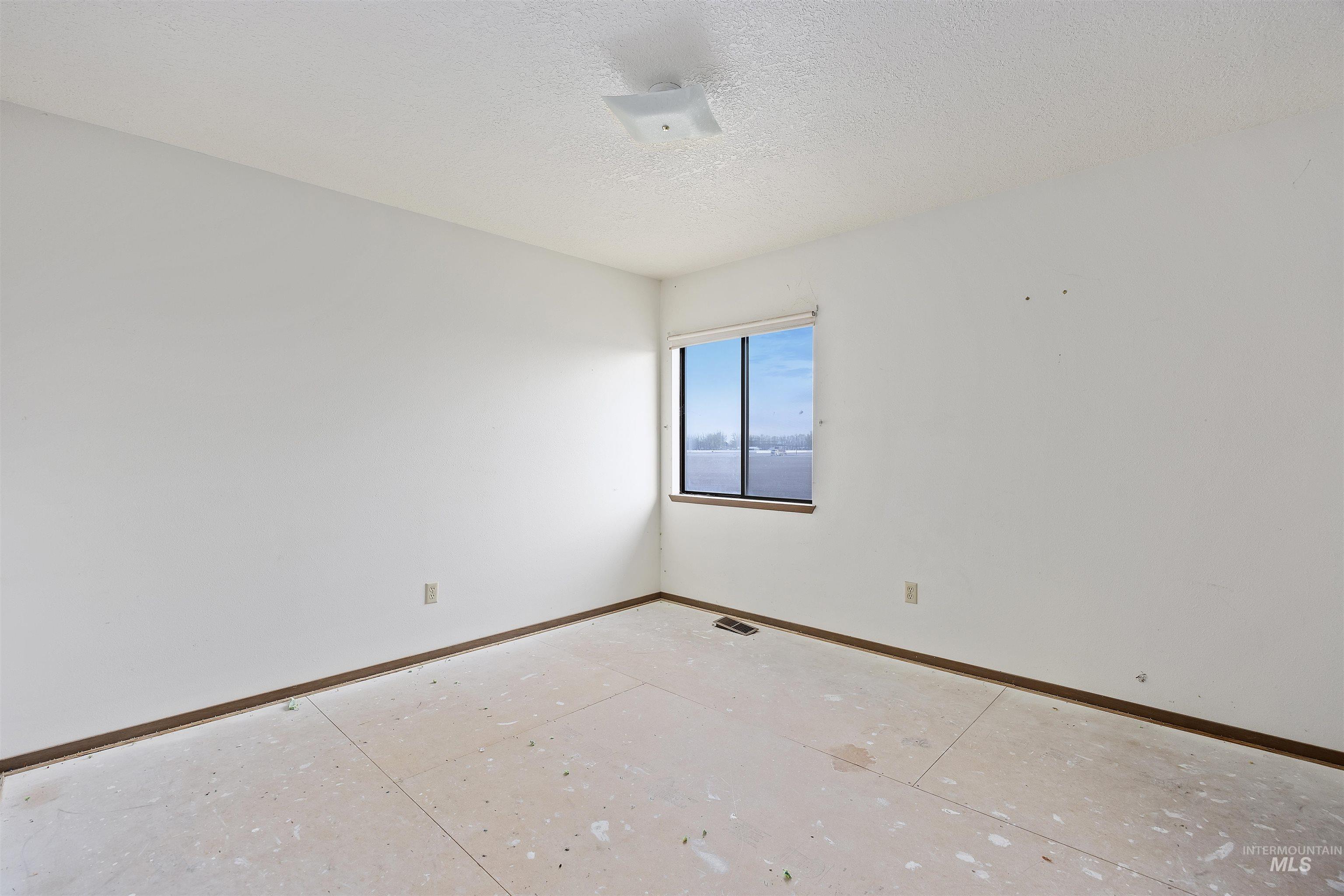 308 Gem Dr. Property Photo 13