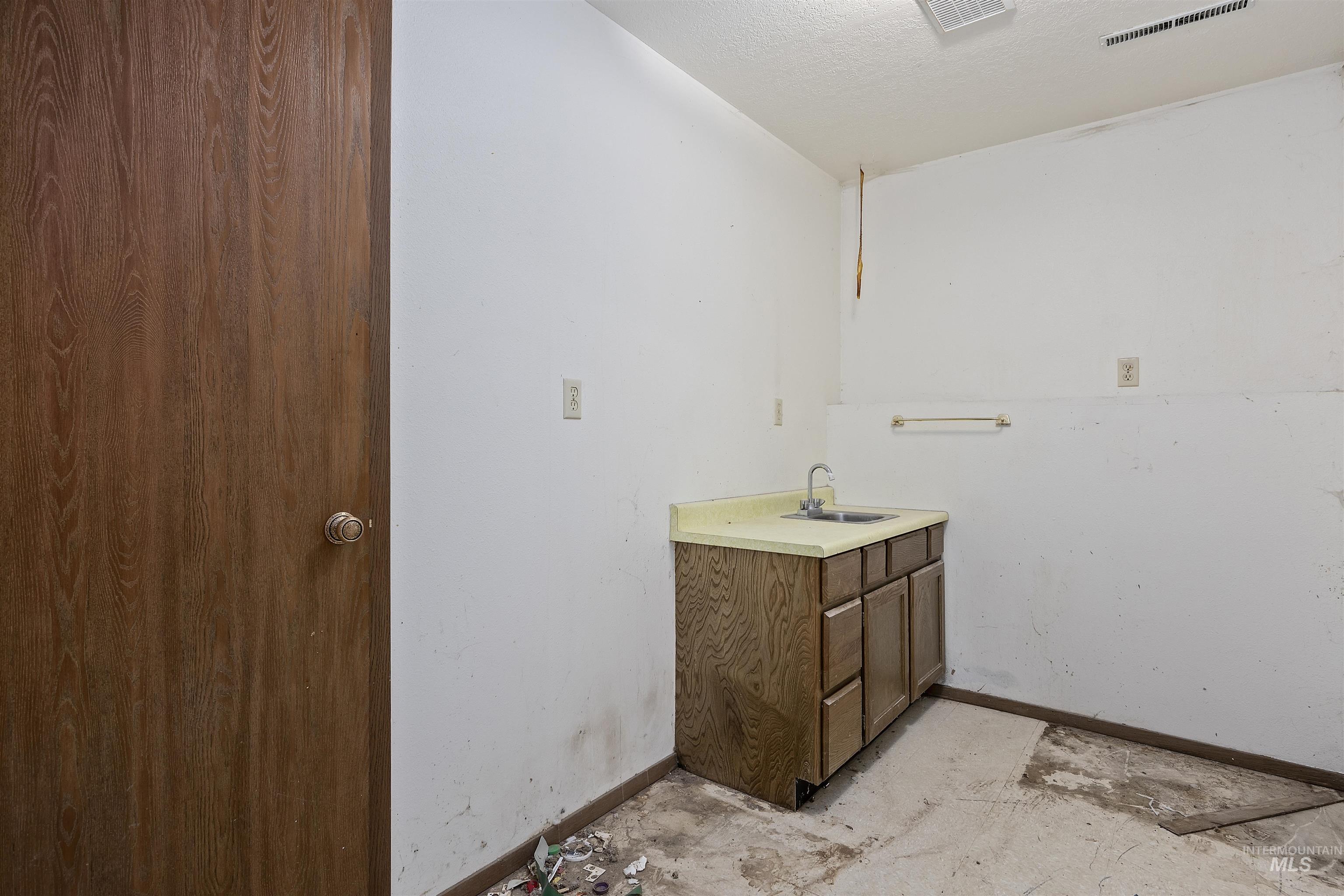 308 Gem Dr. Property Photo 18
