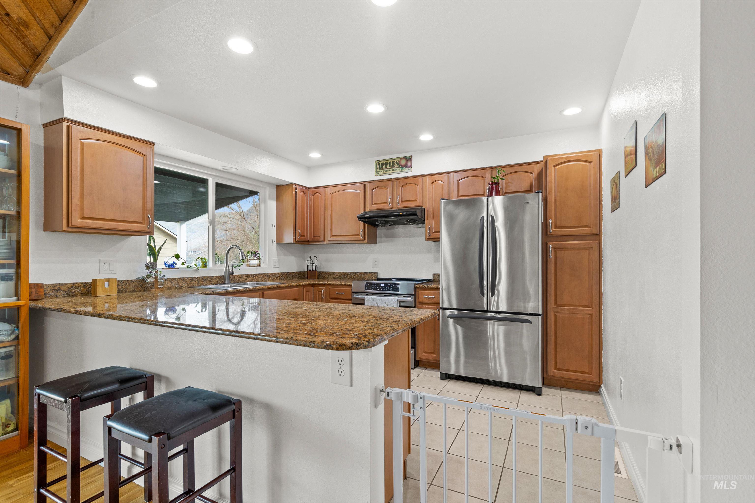 3655 Country Club Ct Property Photo 4