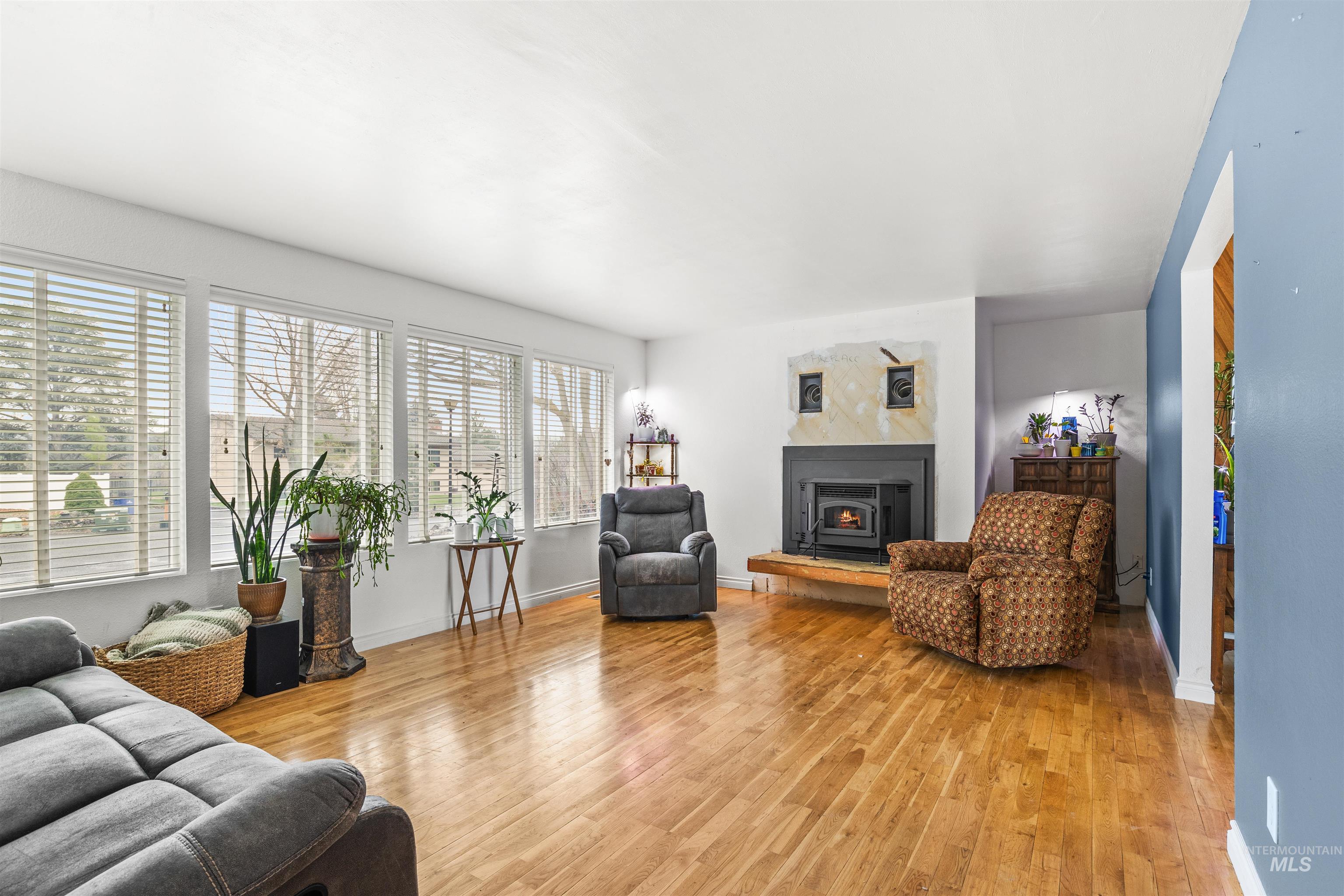 3655 Country Club Ct Property Photo 5