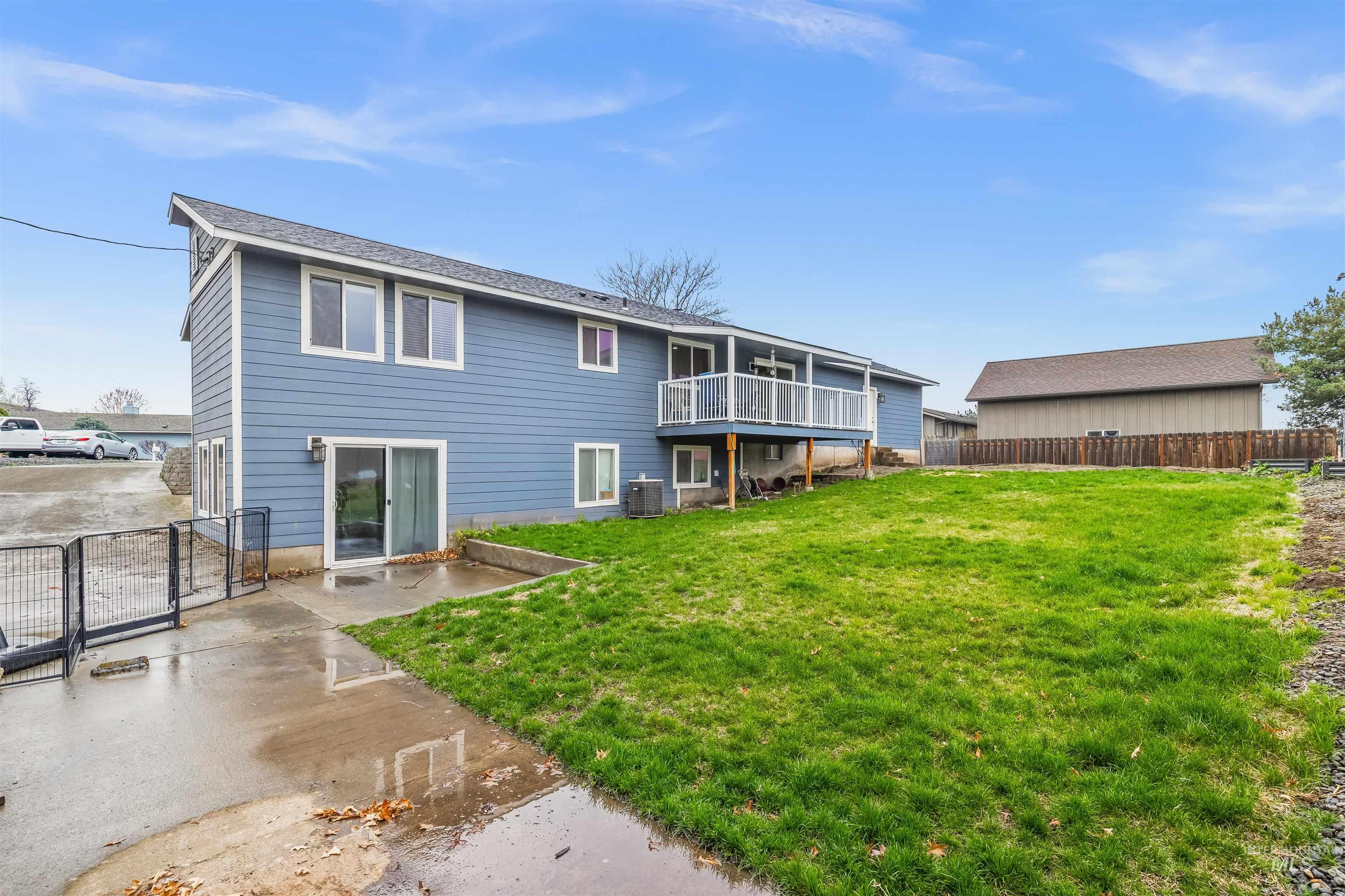 3655 Country Club Ct Property Photo 6