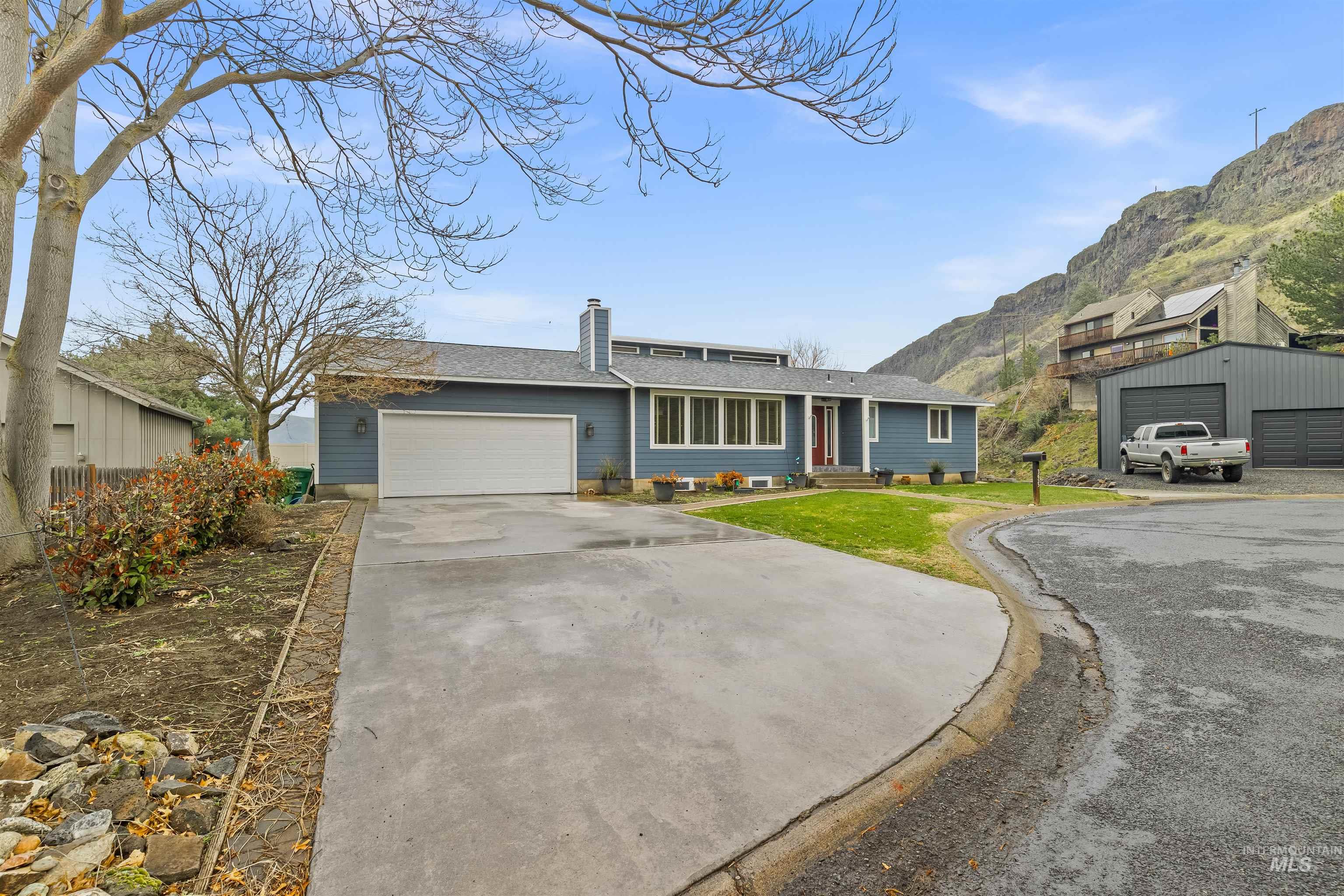 3655 Country Club Ct Property Photo 7