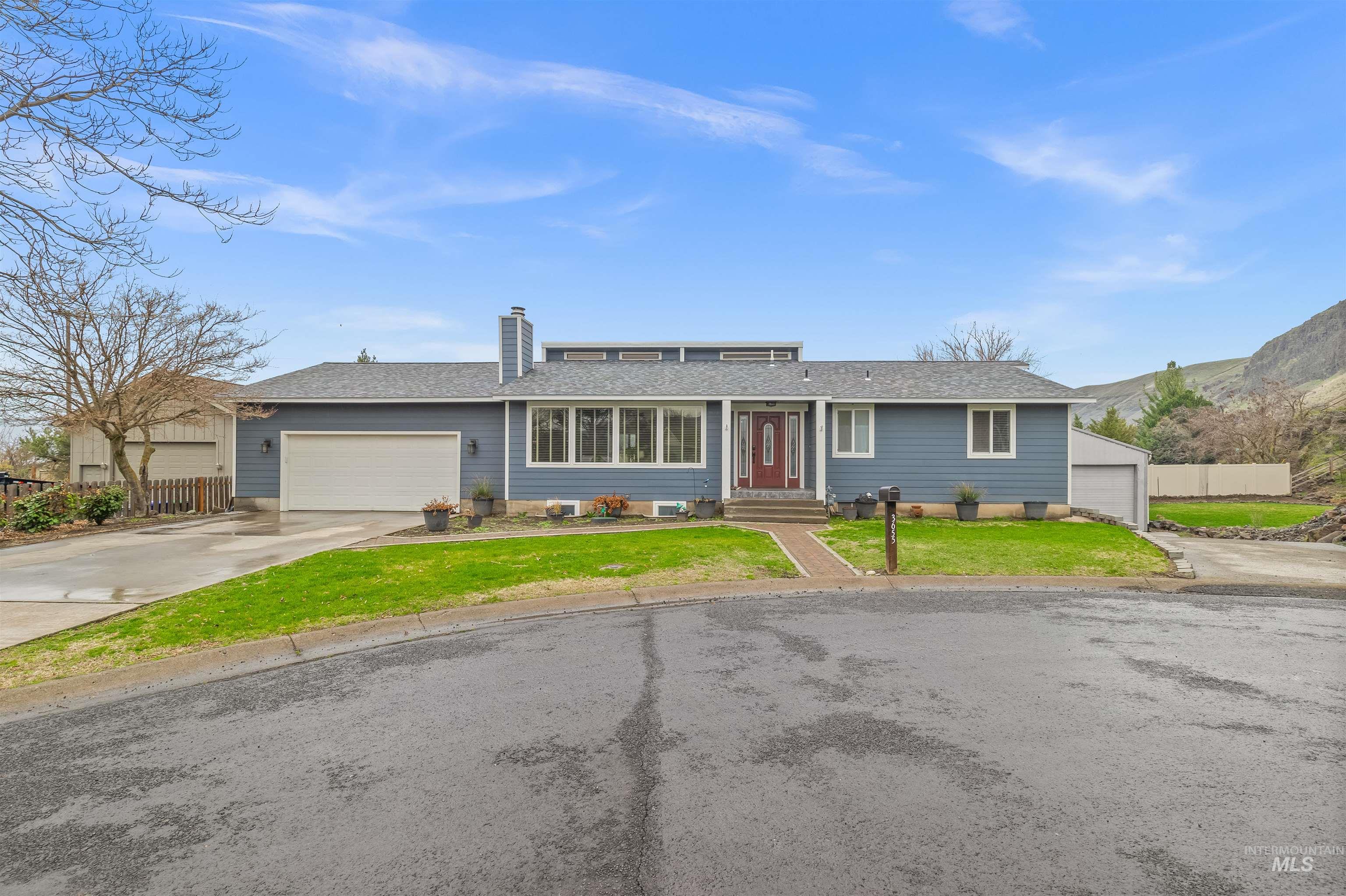 3655 Country Club Ct Property Photo 8