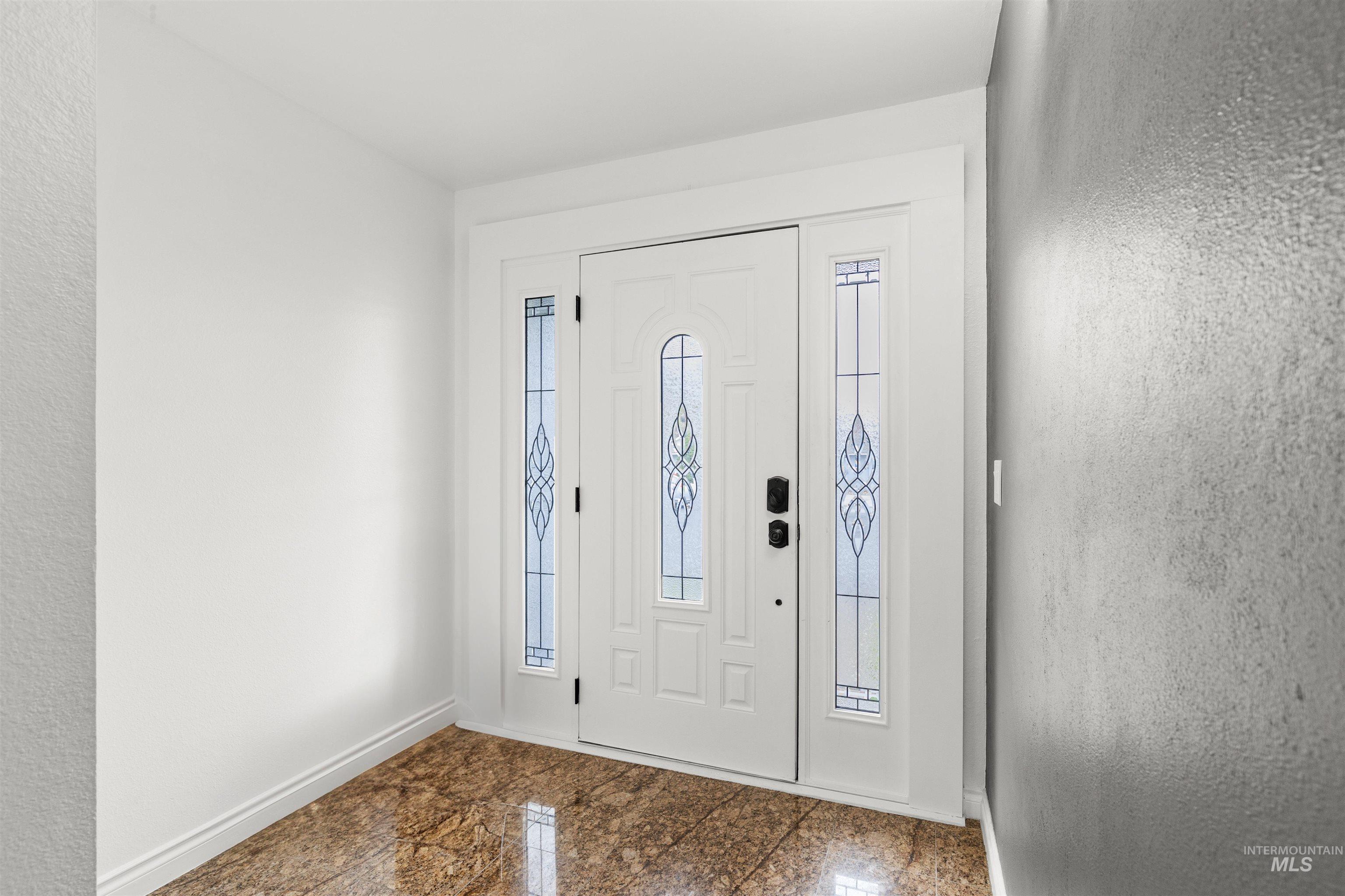 3655 Country Club Ct Property Photo 10