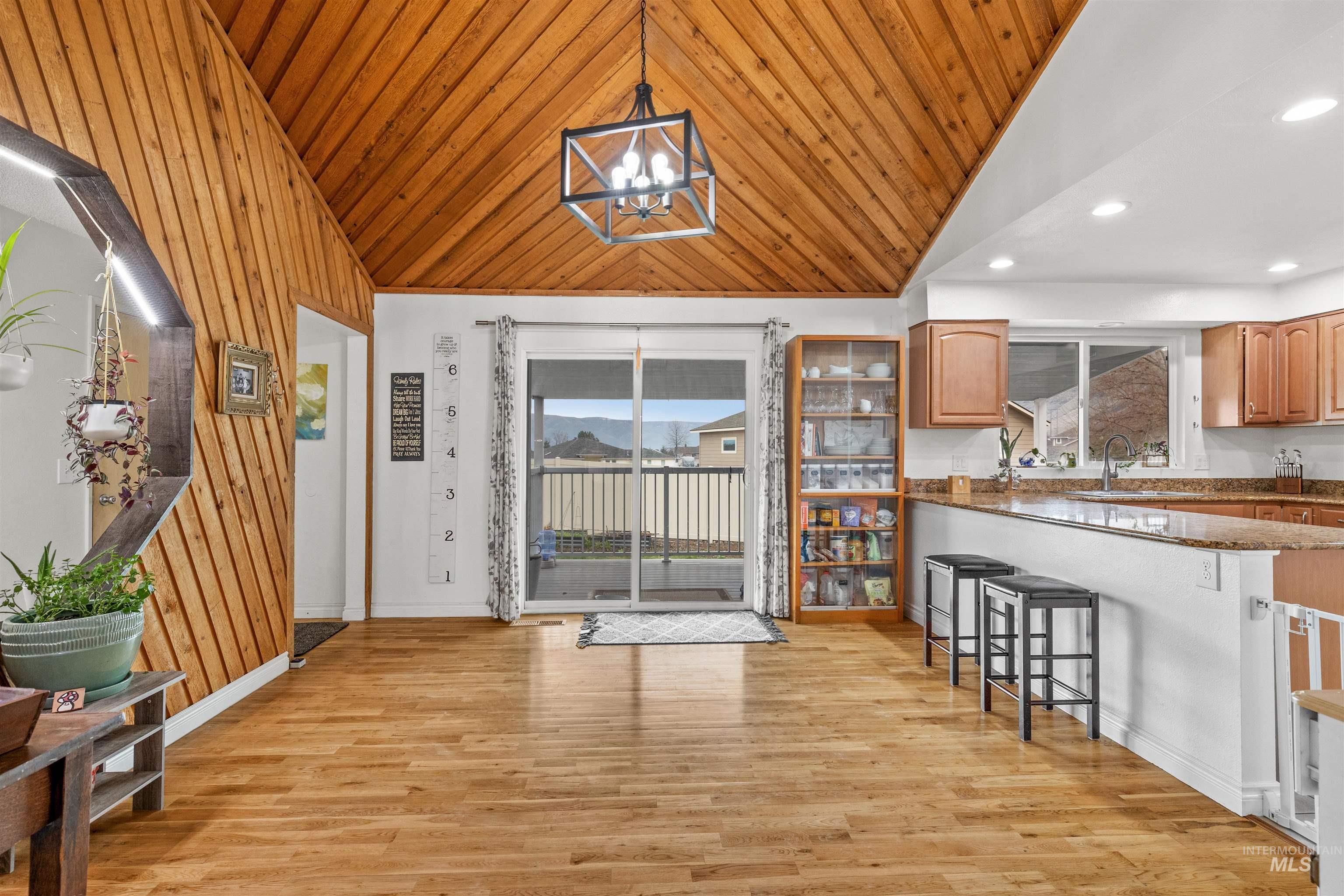 3655 Country Club Ct Property Photo 12